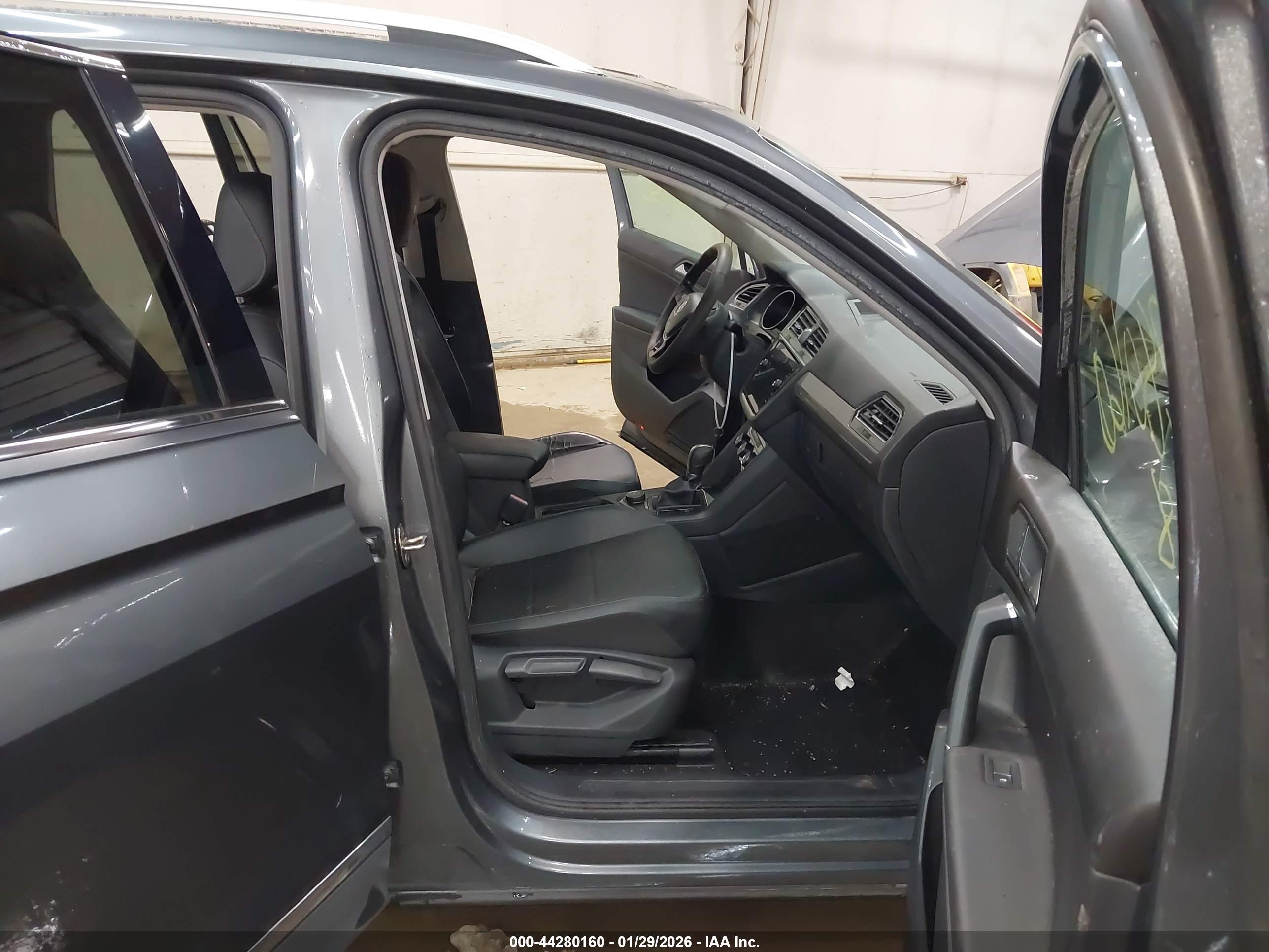 VOLKSWAGEN TIGUAN image 5