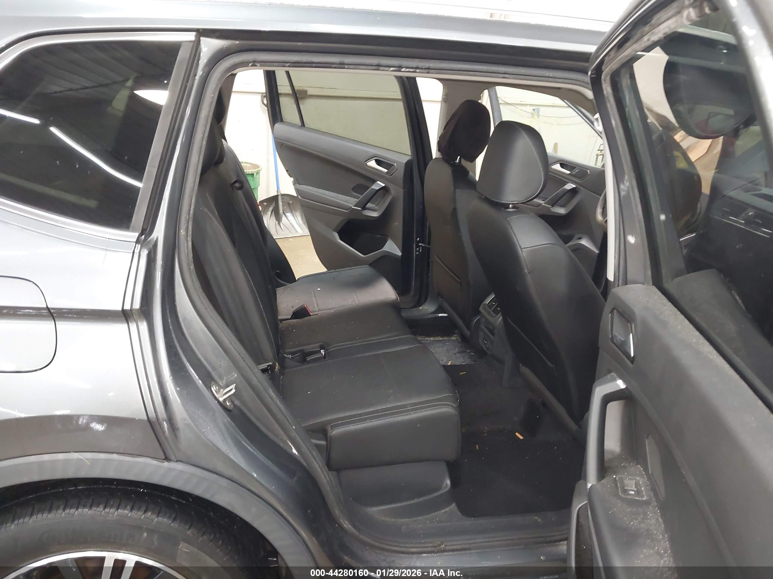 VOLKSWAGEN TIGUAN image 8