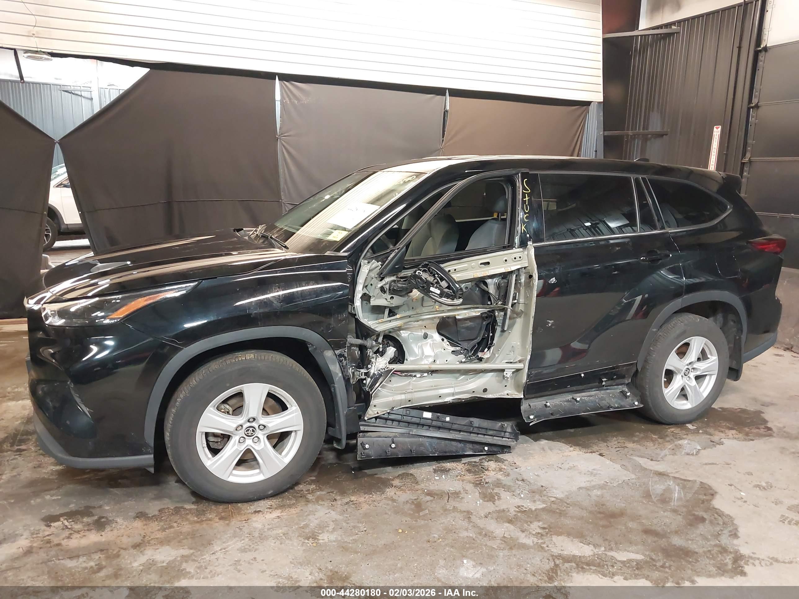 TOYOTA HIGHLANDER image 6