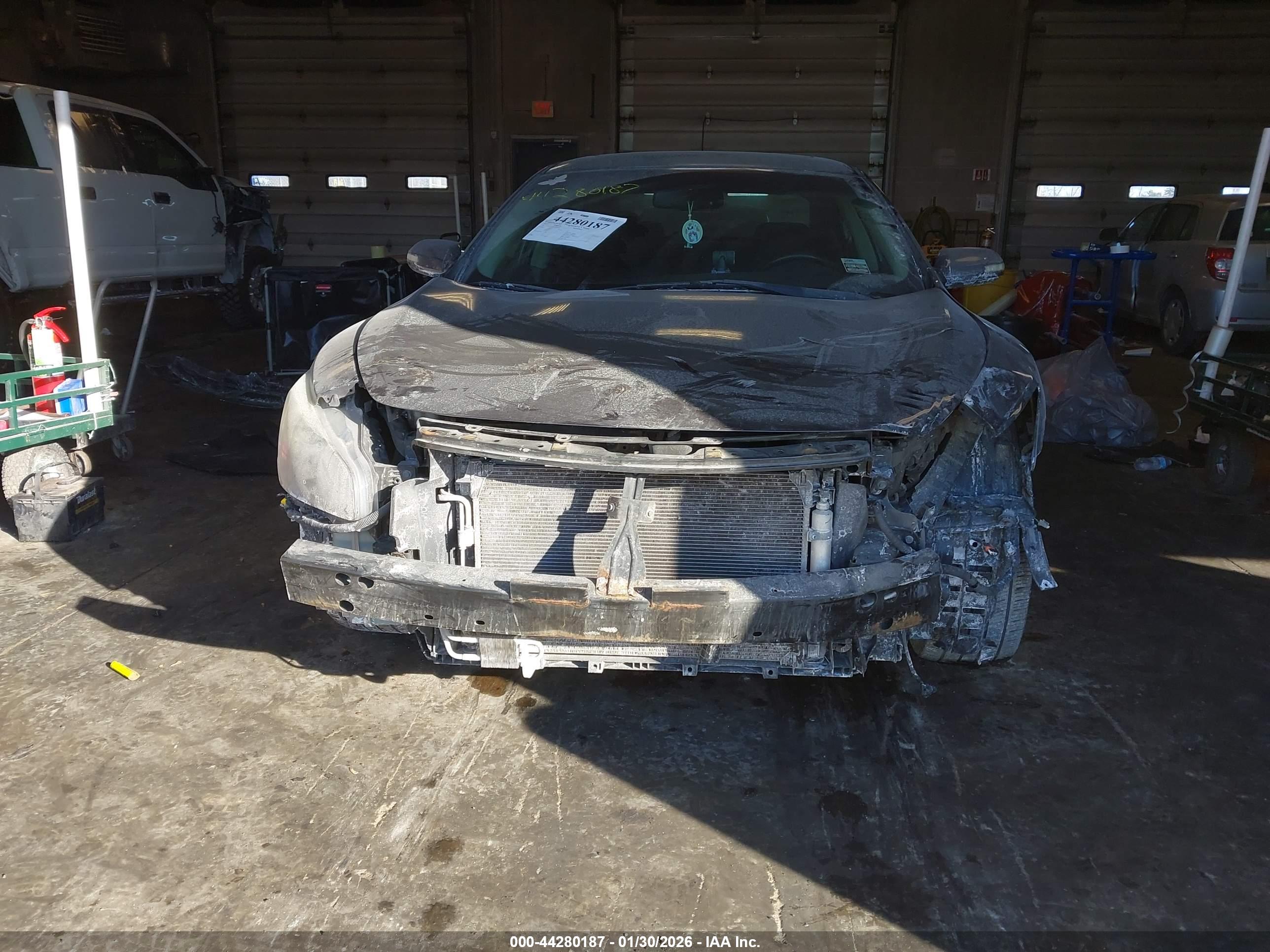 NISSAN MAXIMA image 6