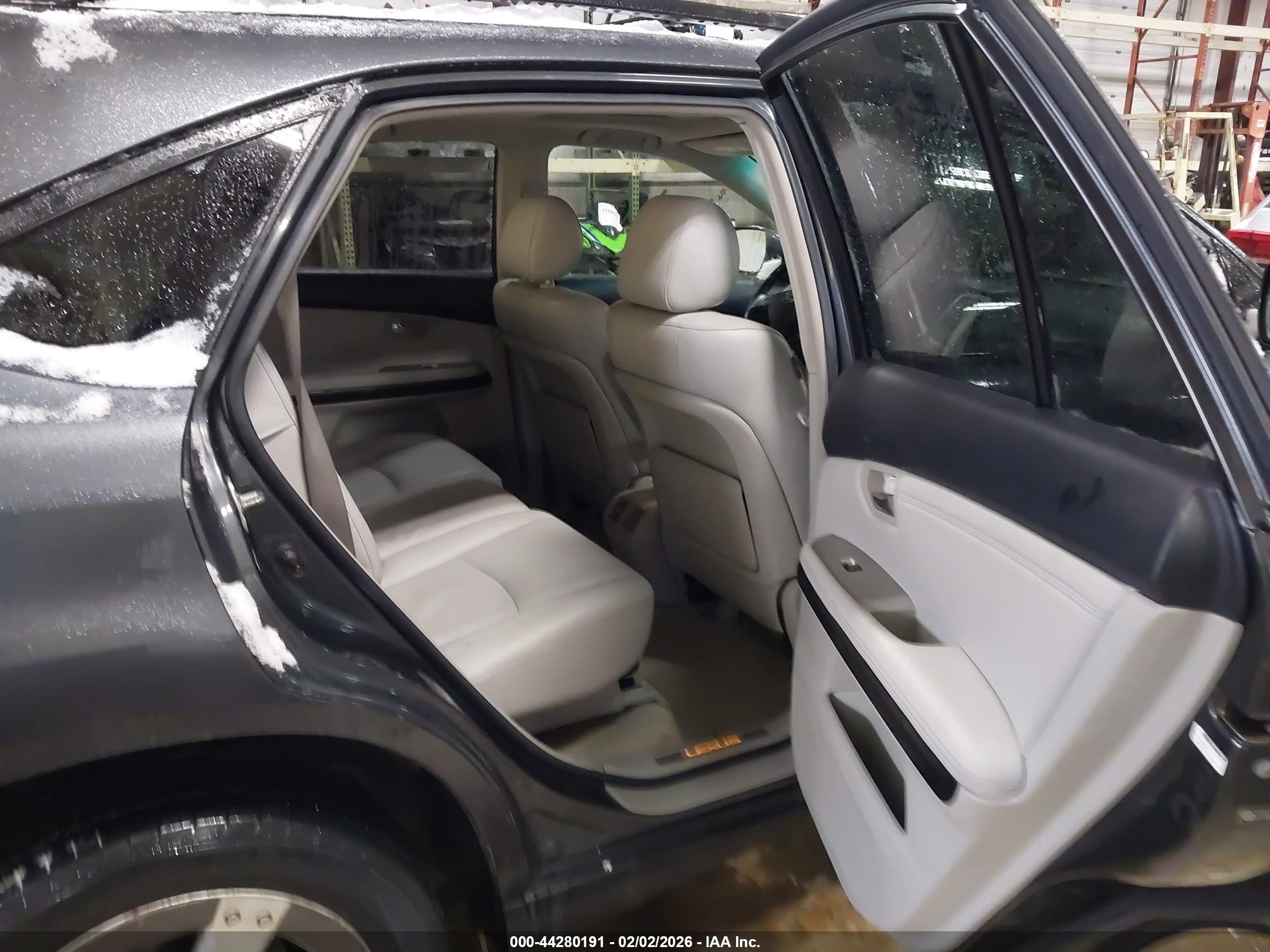 LEXUS RX image 8