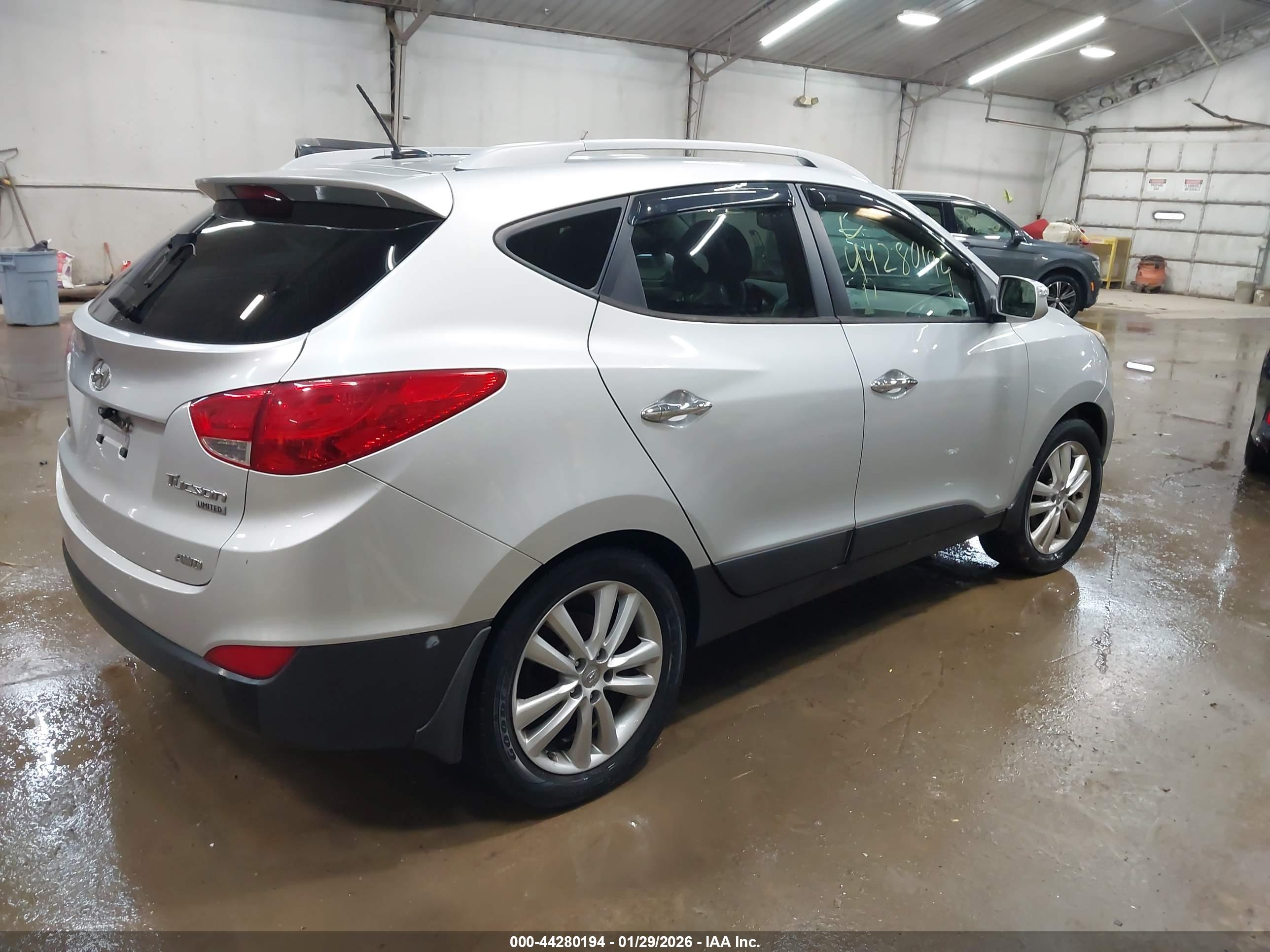 HYUNDAI TUCSON image 4
