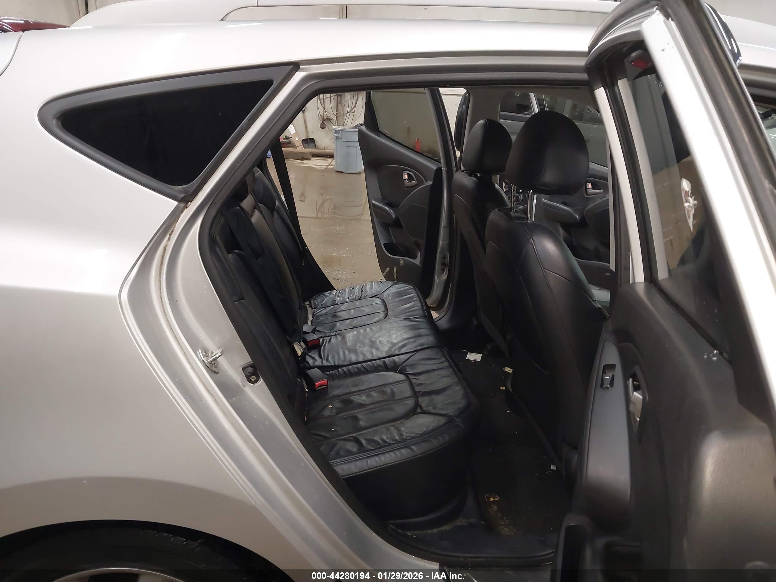 HYUNDAI TUCSON image 8
