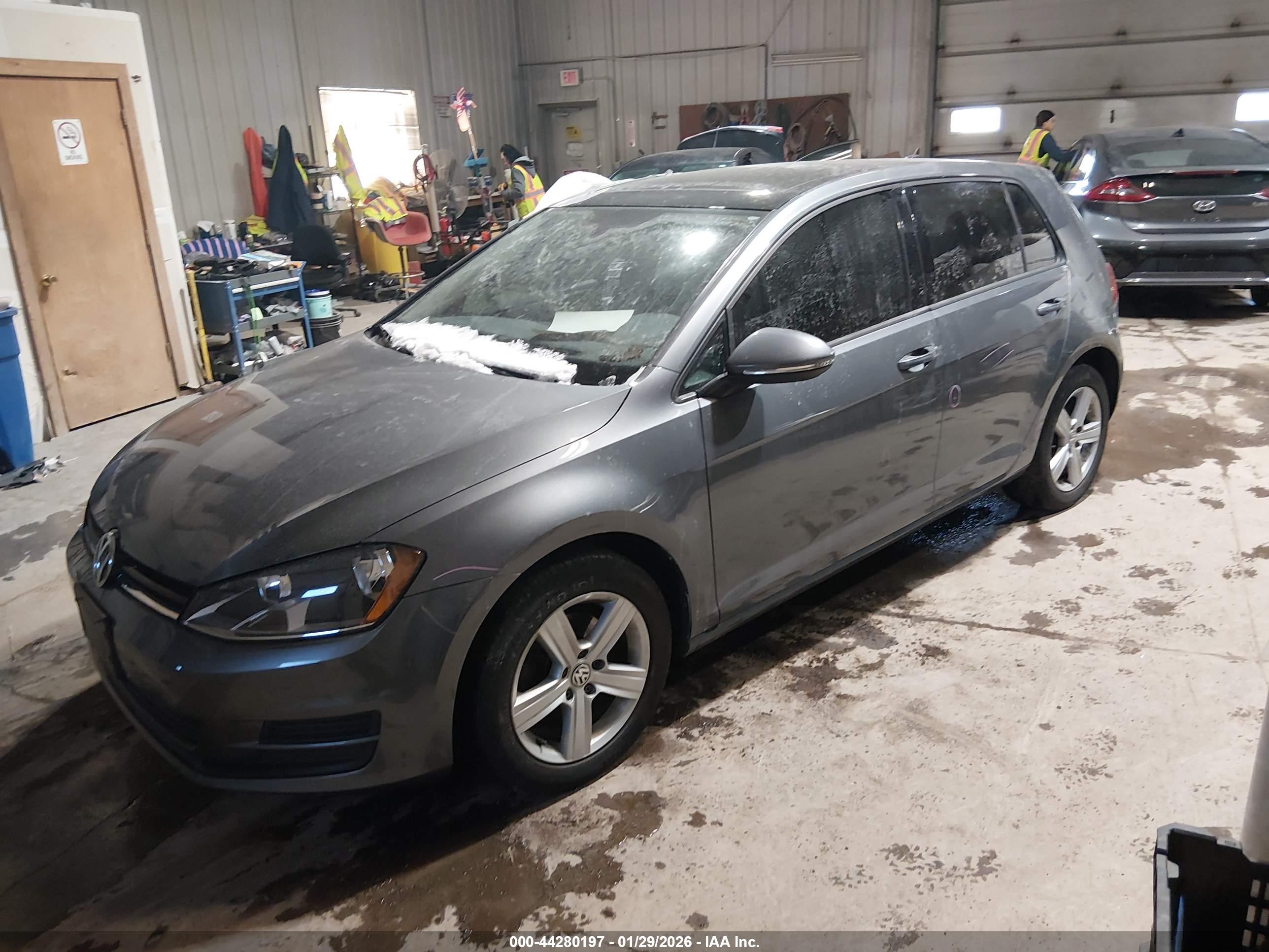 VOLKSWAGEN GOLF image 2