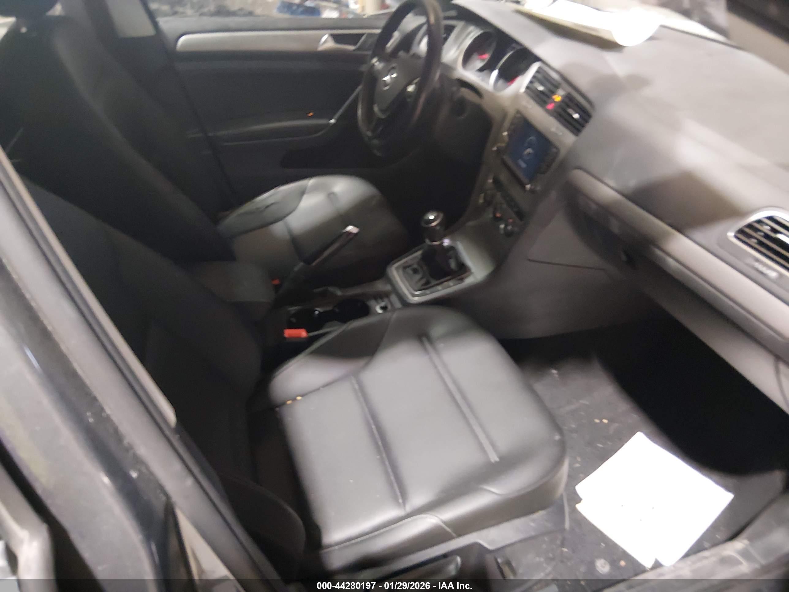 VOLKSWAGEN GOLF image 5