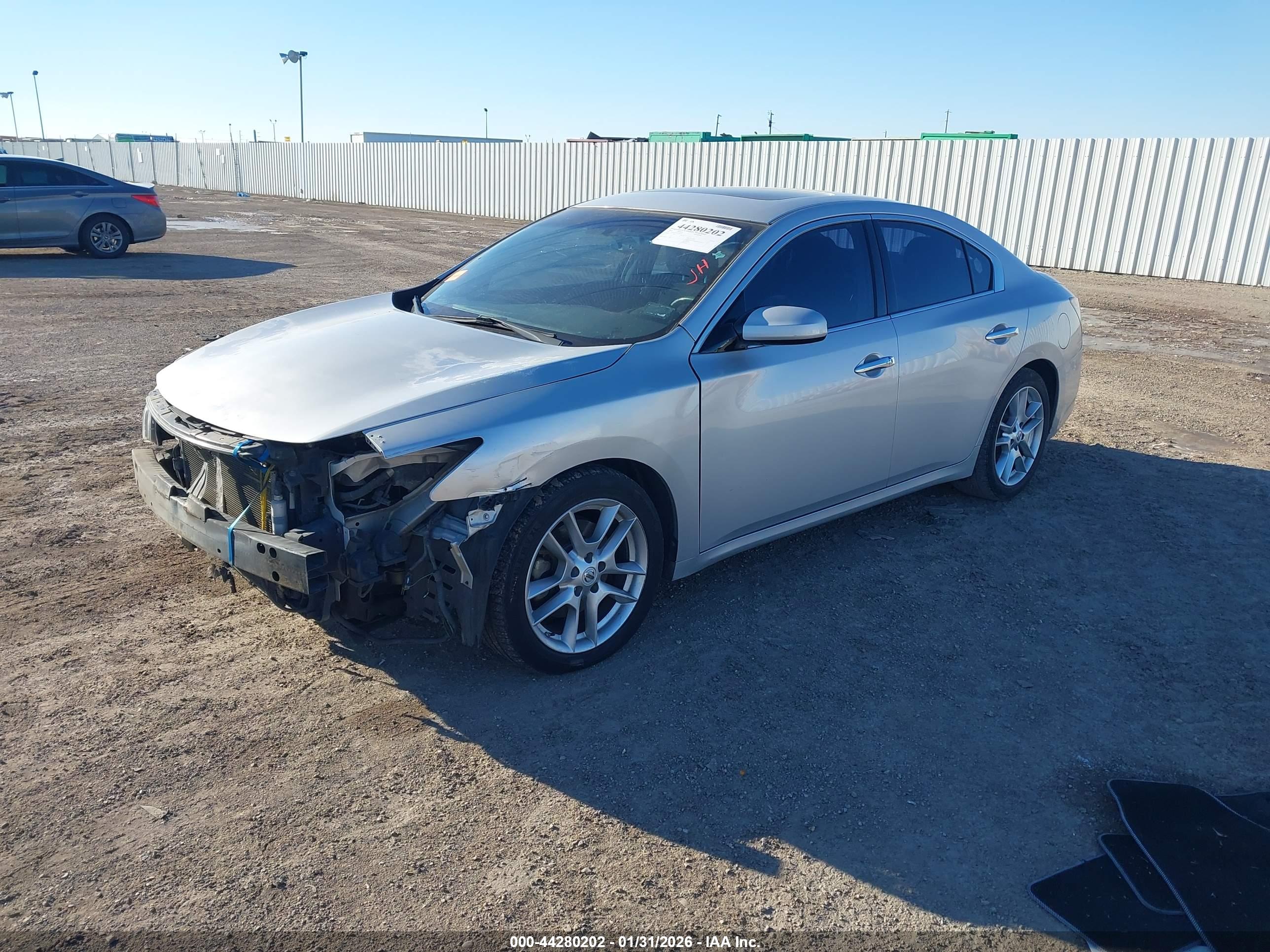 NISSAN MAXIMA image 2