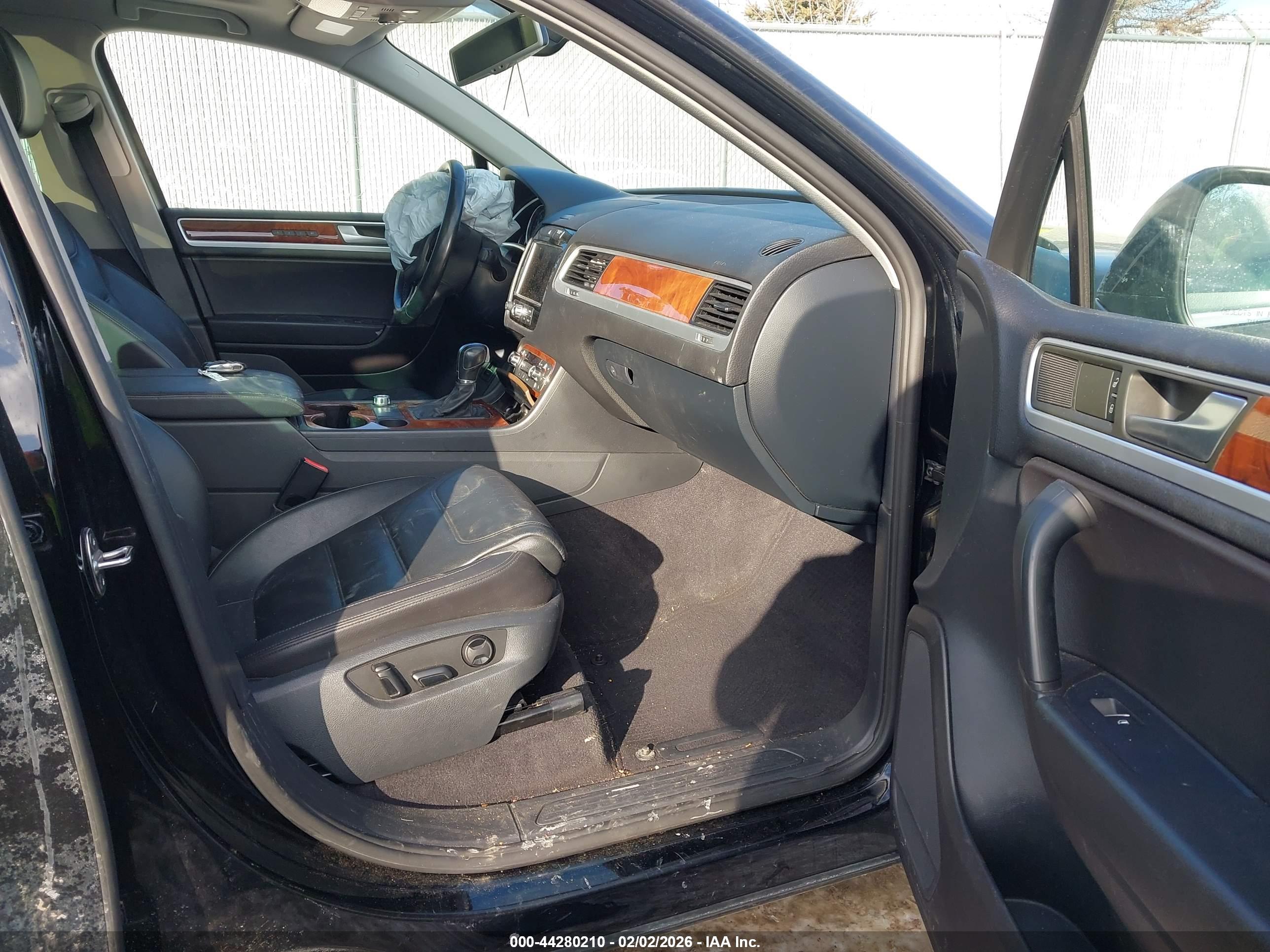 VOLKSWAGEN TOUAREG image 5