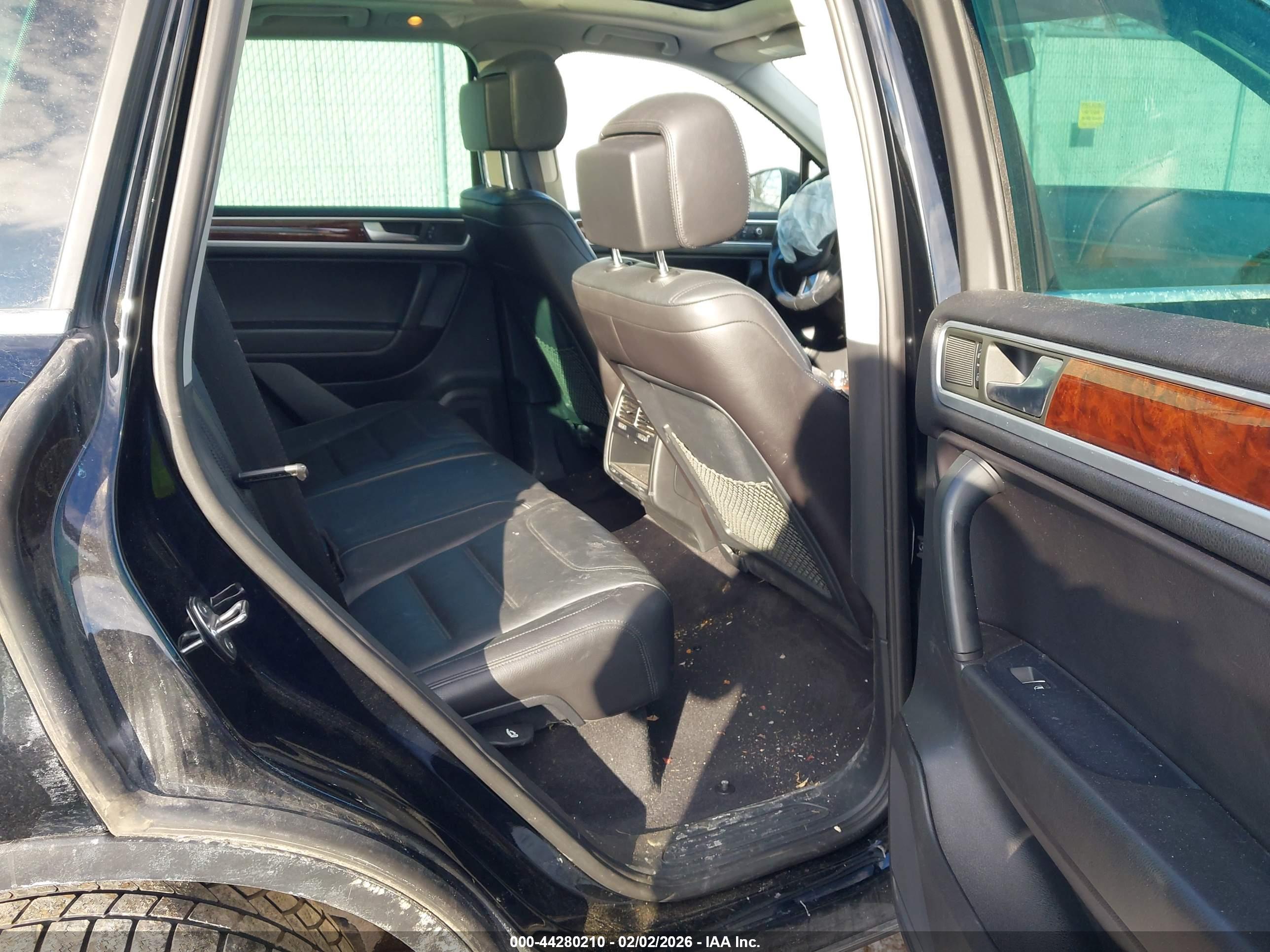 VOLKSWAGEN TOUAREG image 8