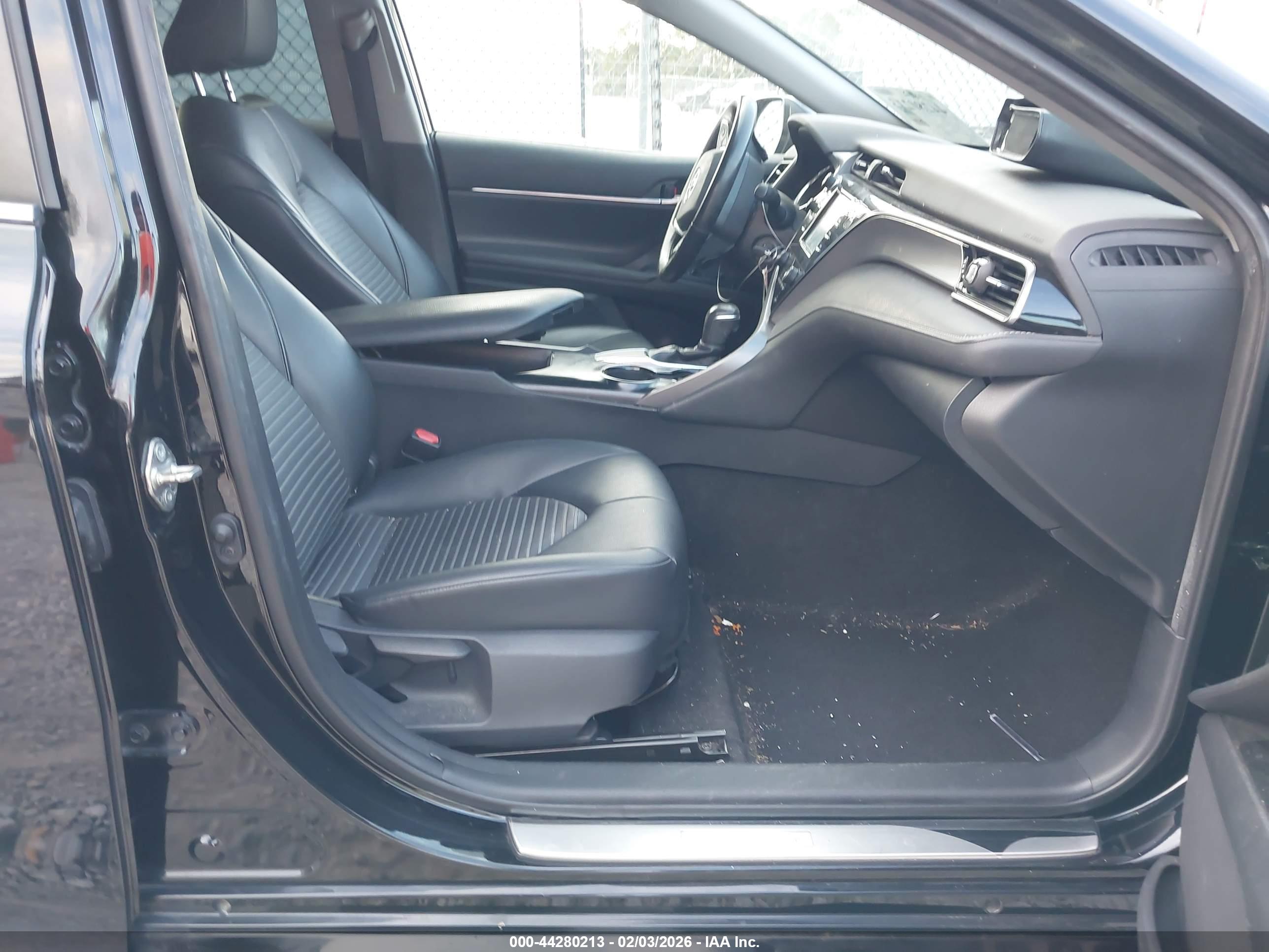 TOYOTA CAMRY image 5