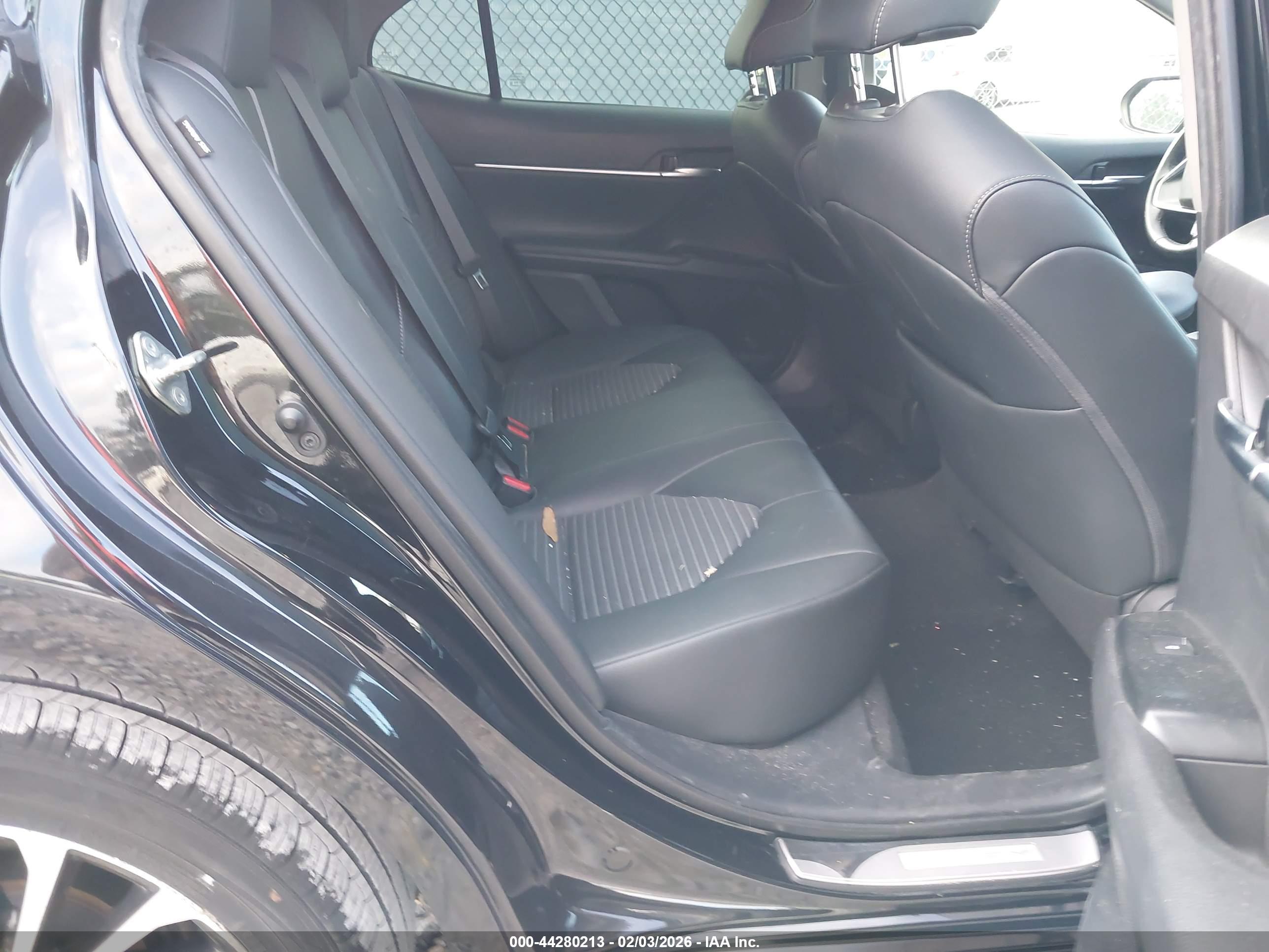 TOYOTA CAMRY image 8