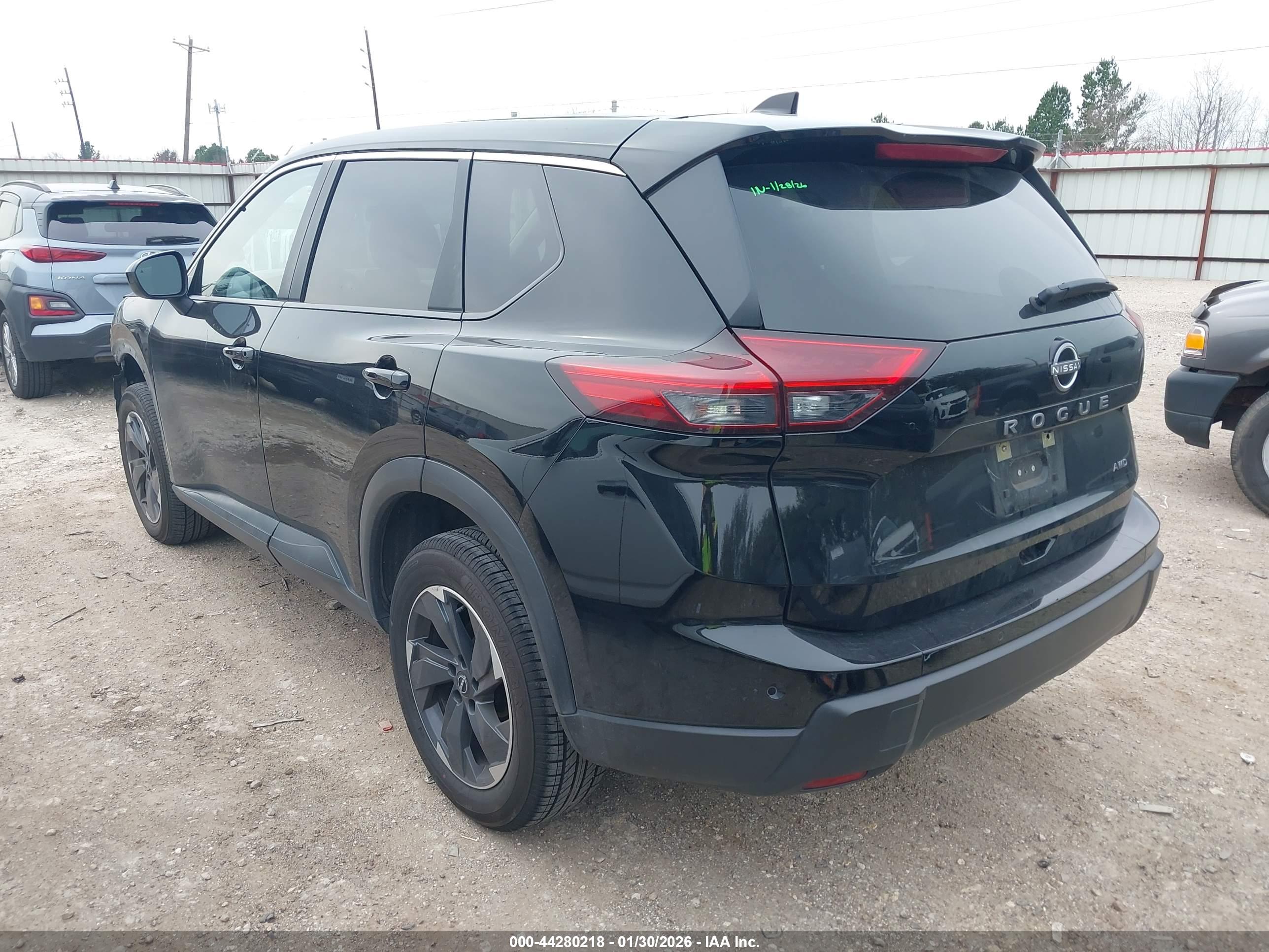 NISSAN ROGUE image 3