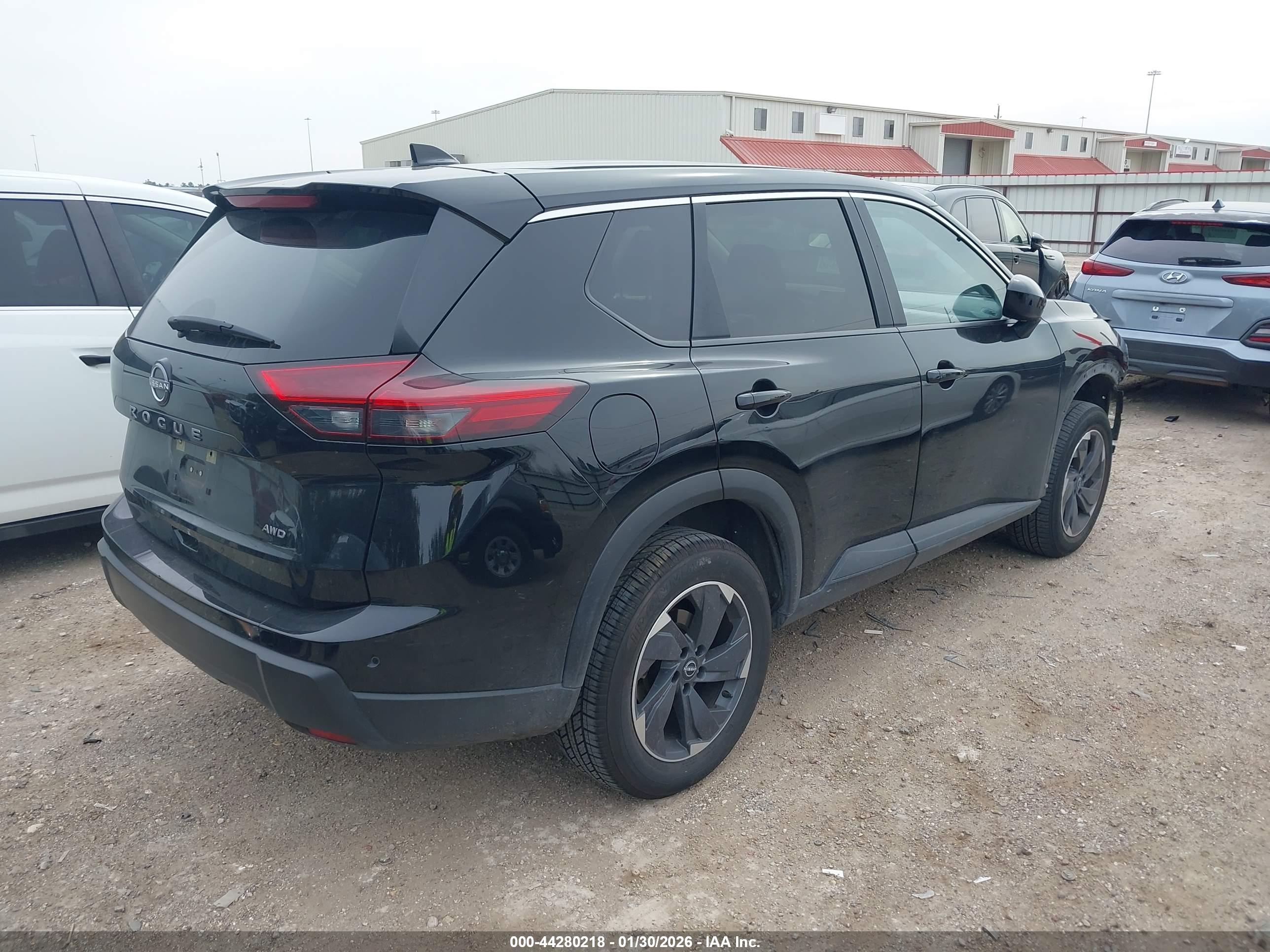 NISSAN ROGUE image 4