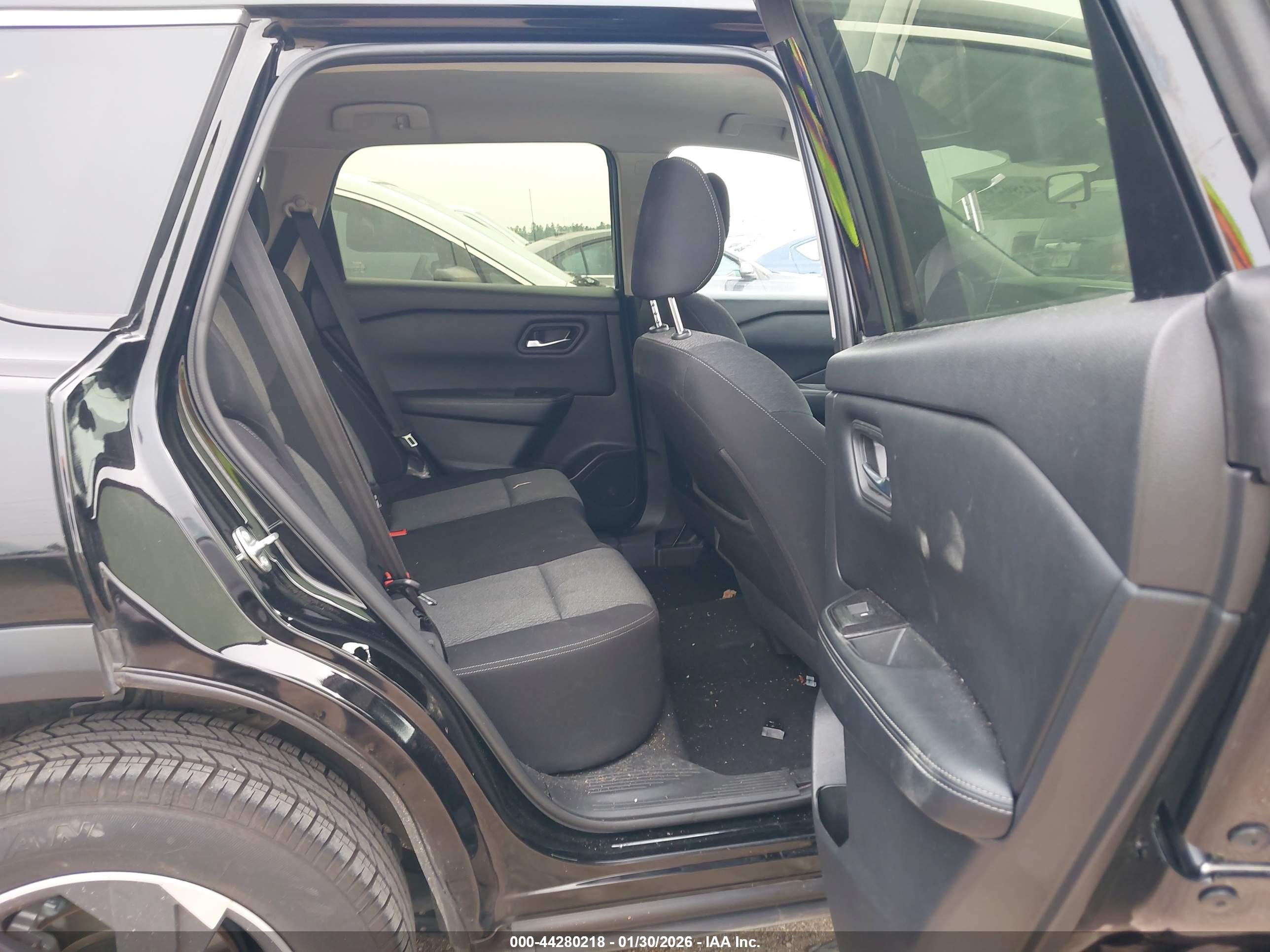 NISSAN ROGUE image 8