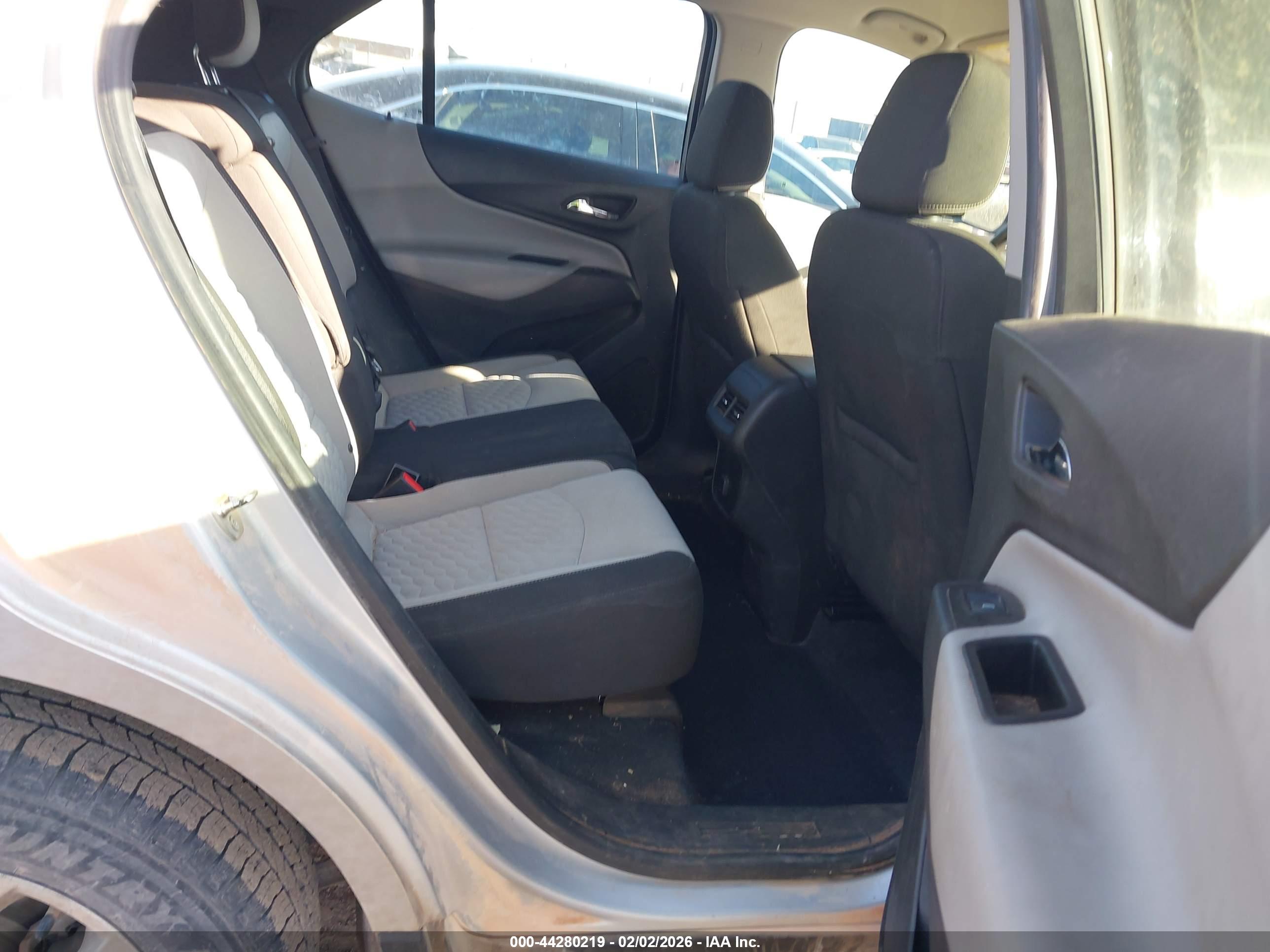 CHEVROLET EQUINOX image 8