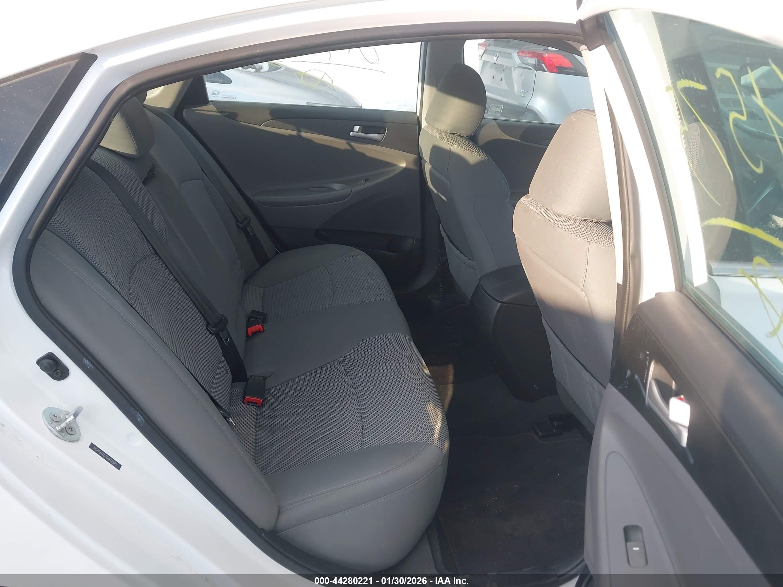 HYUNDAI SONATA image 8