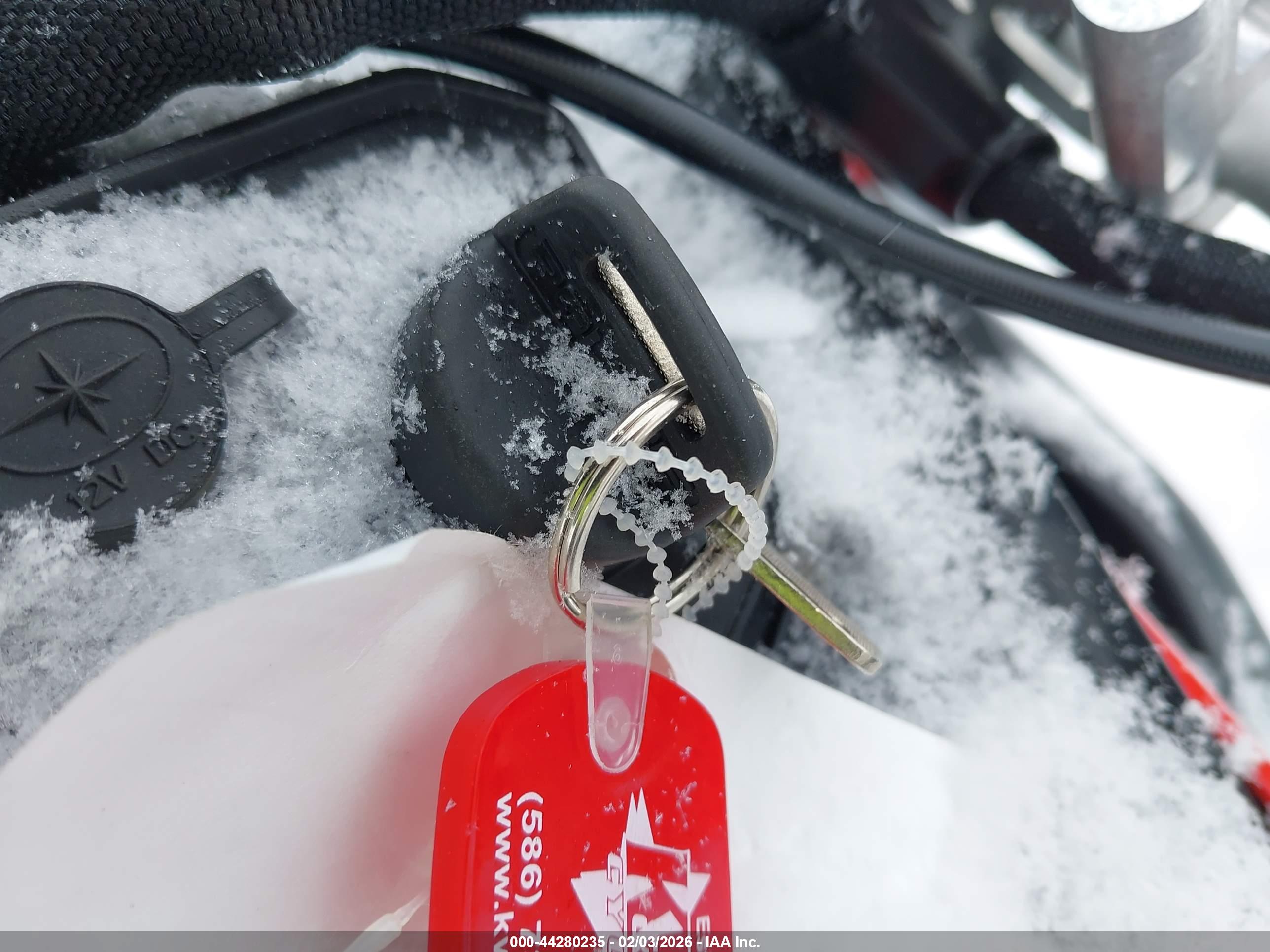 POLARIS SNOWMOBILE image 11