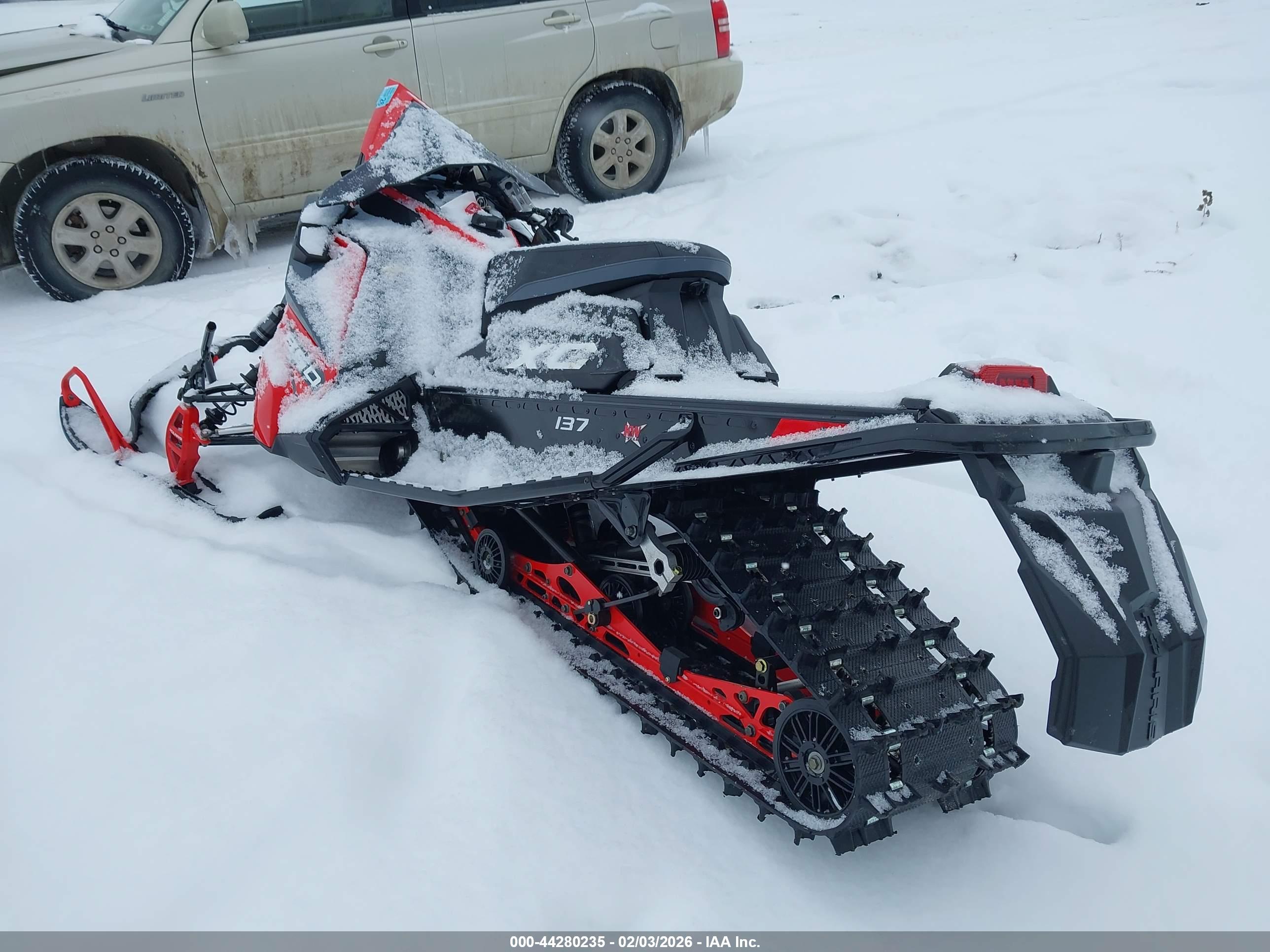 POLARIS SNOWMOBILE image 3