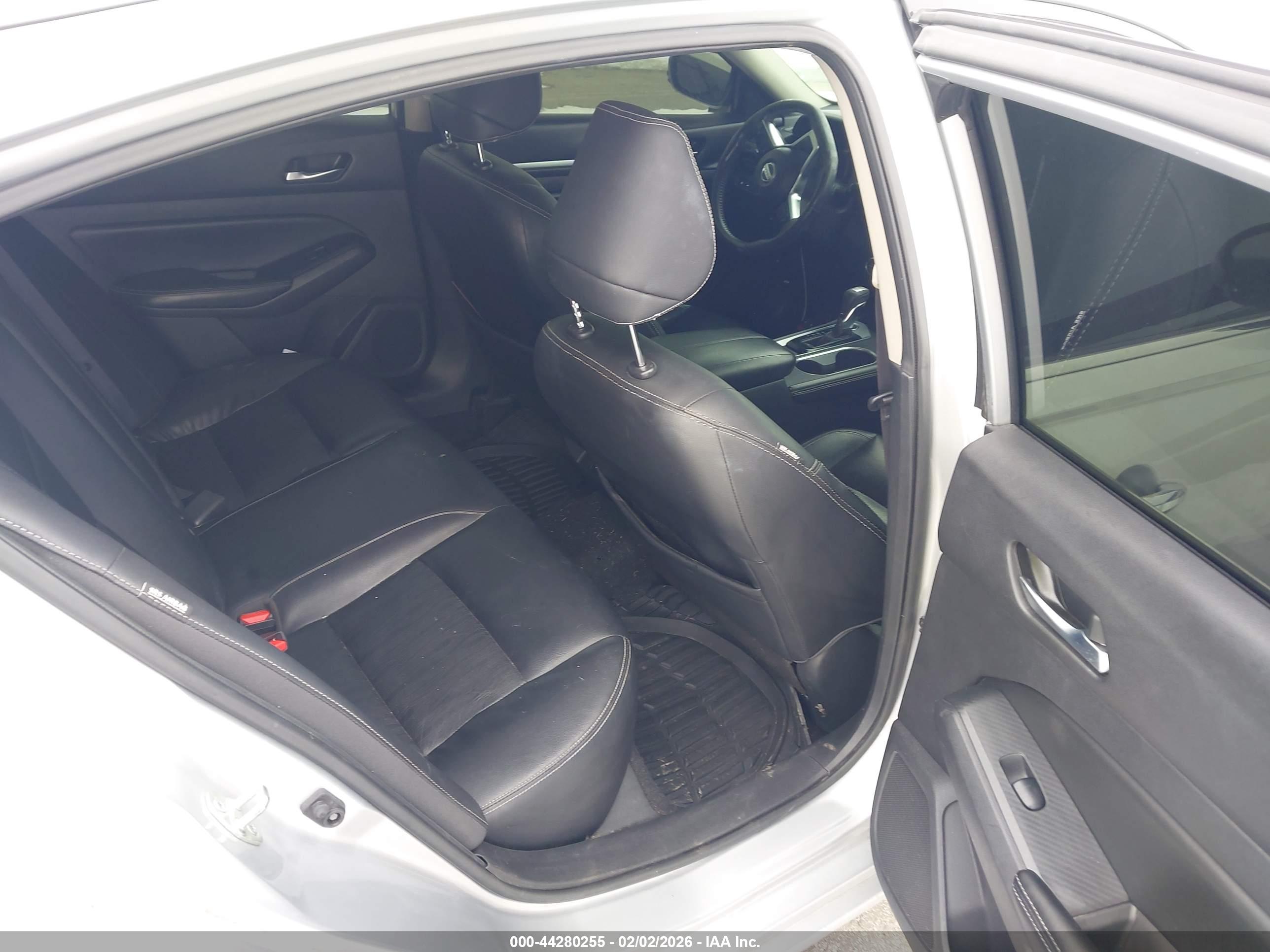 NISSAN ALTIMA image 8