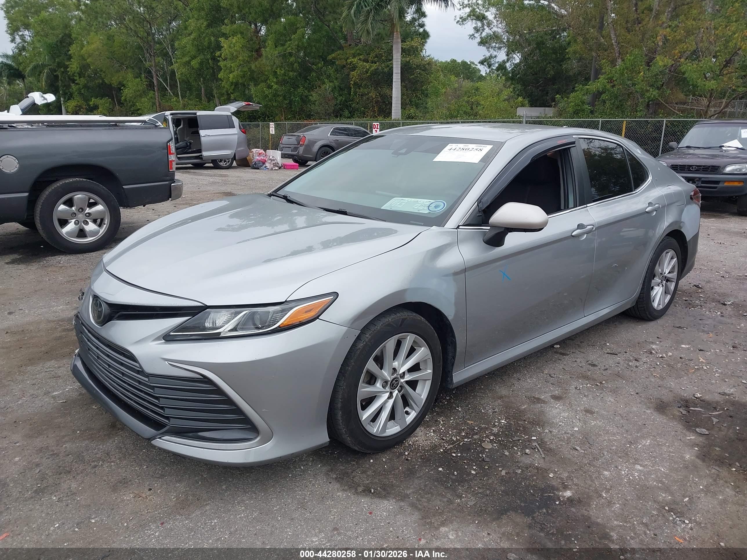 TOYOTA CAMRY image 2