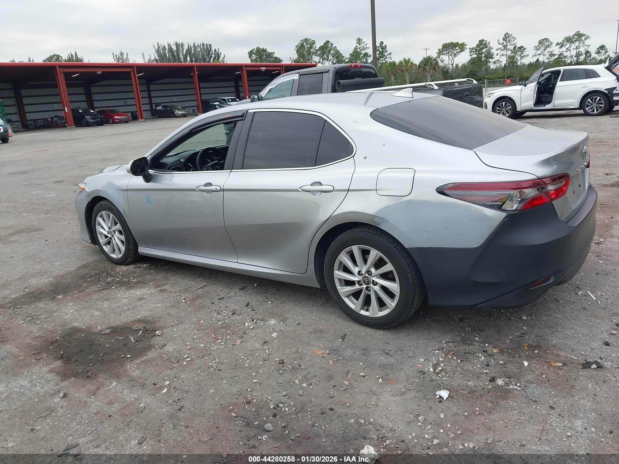 TOYOTA CAMRY image 3