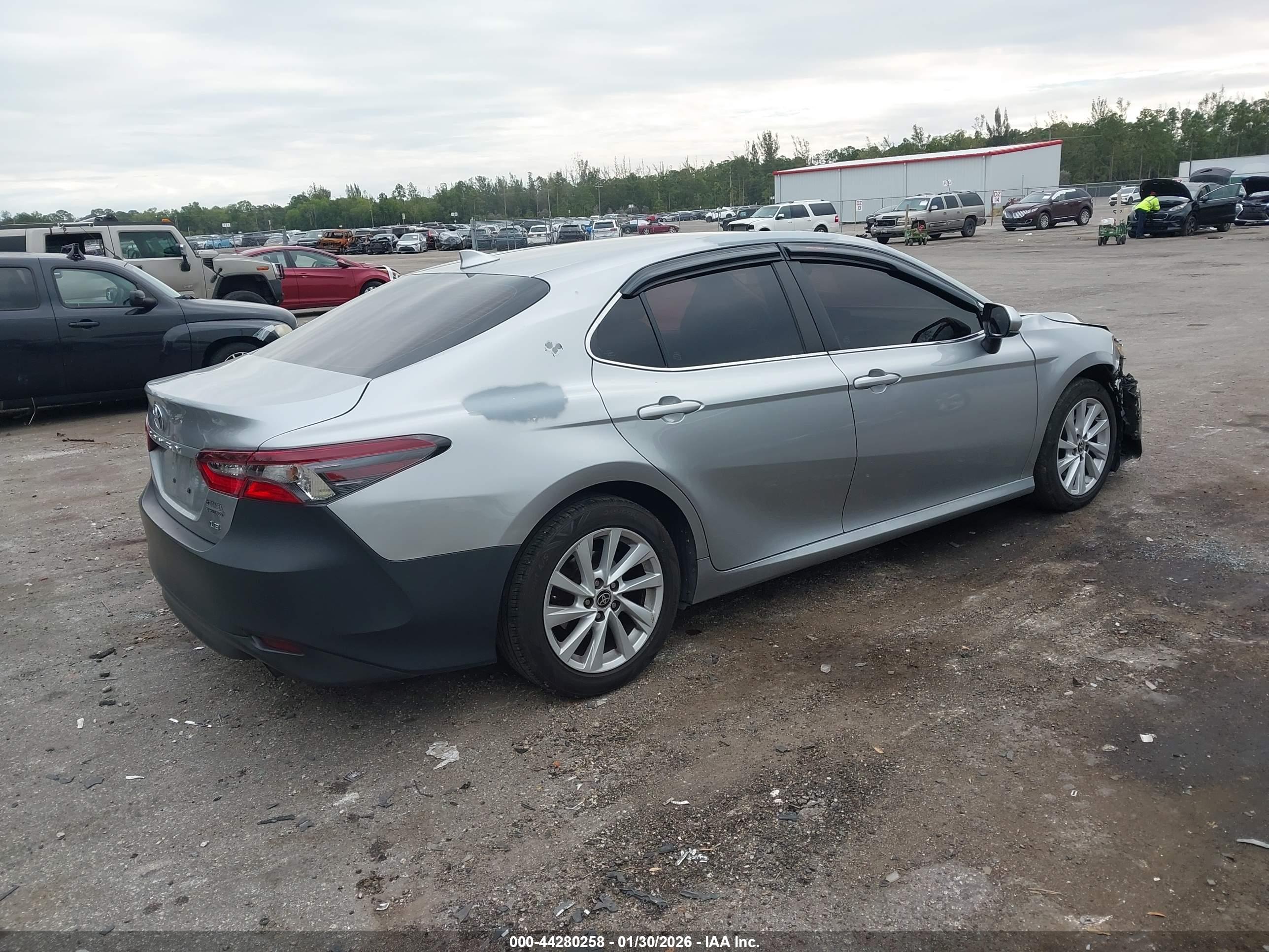 TOYOTA CAMRY image 4