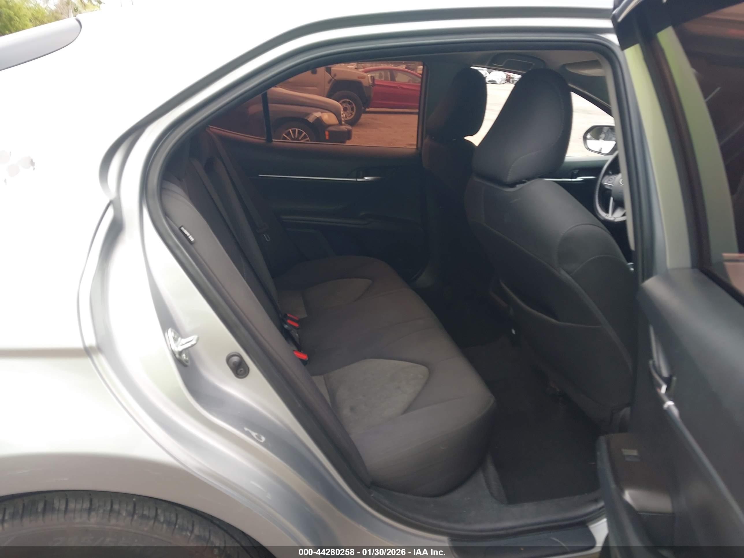 TOYOTA CAMRY image 8