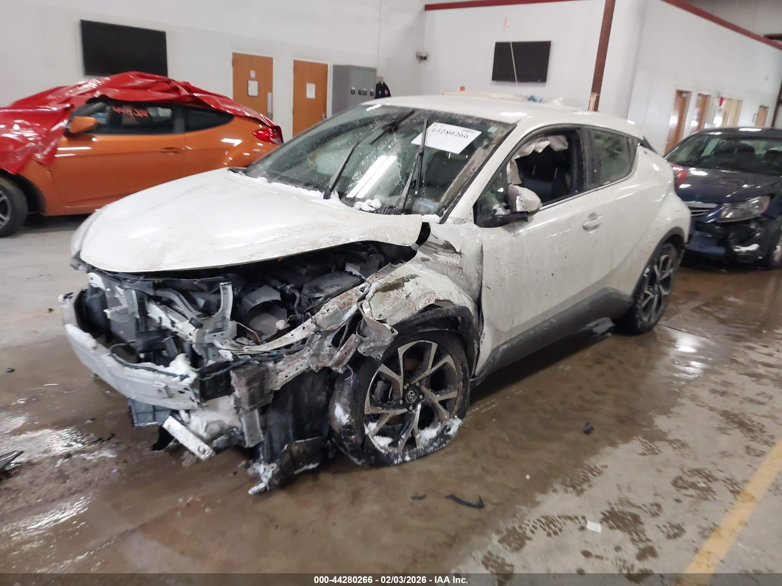 TOYOTA C-HR image 2