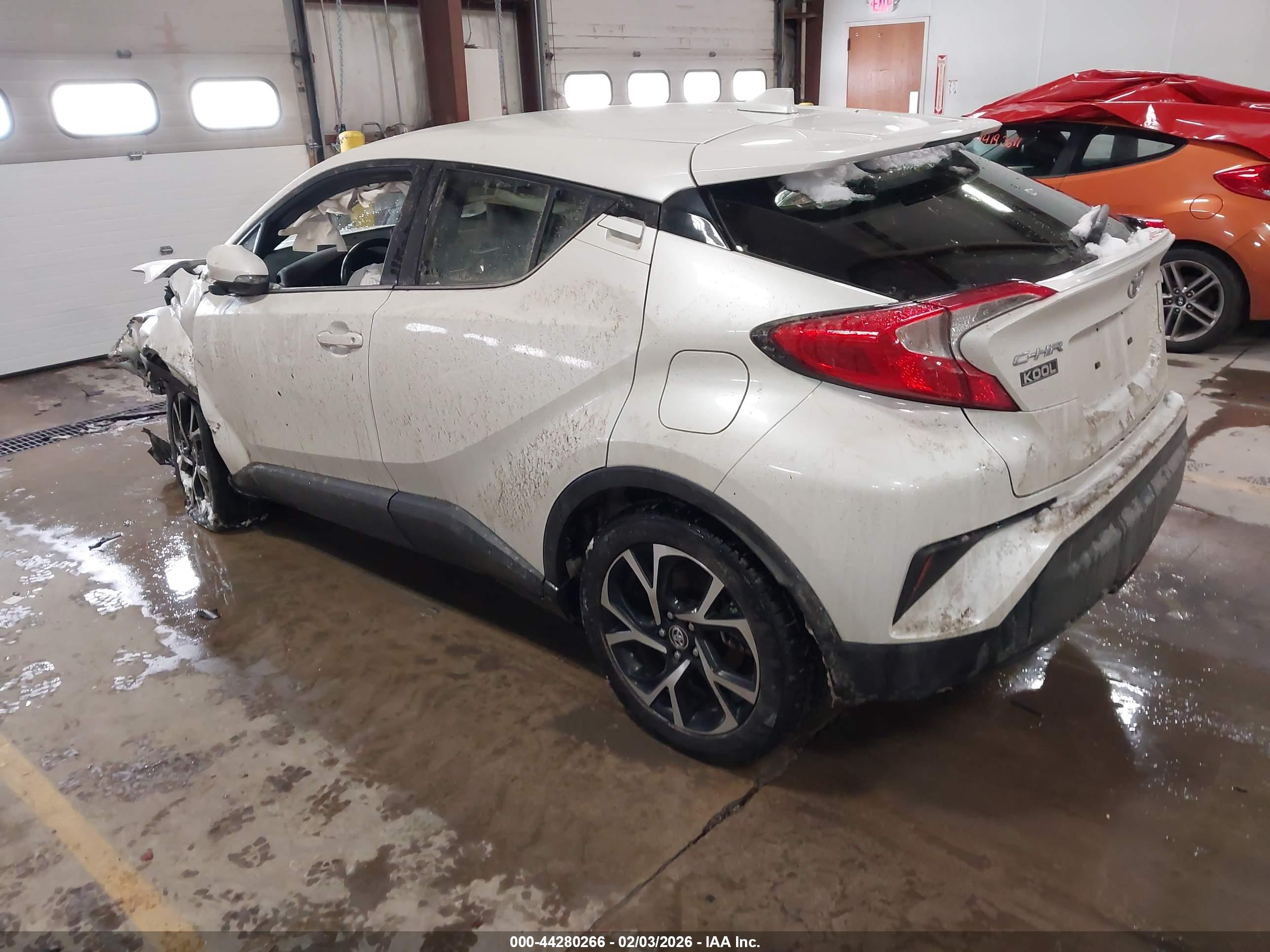 TOYOTA C-HR image 3