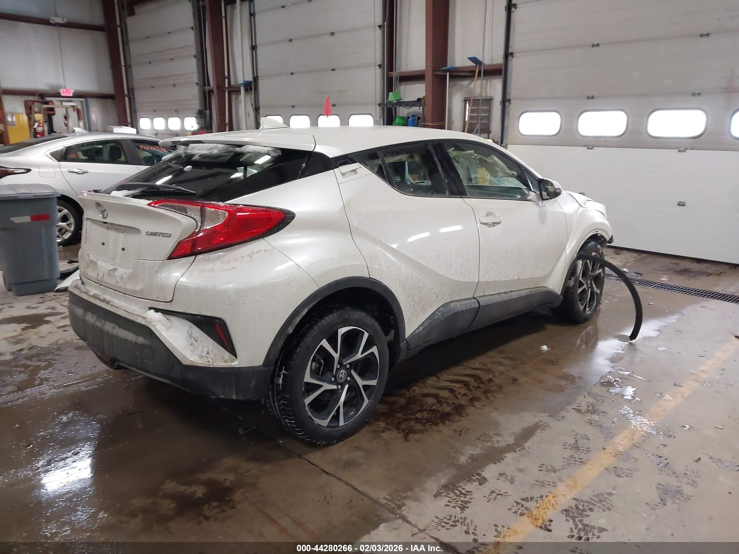 TOYOTA C-HR image 4