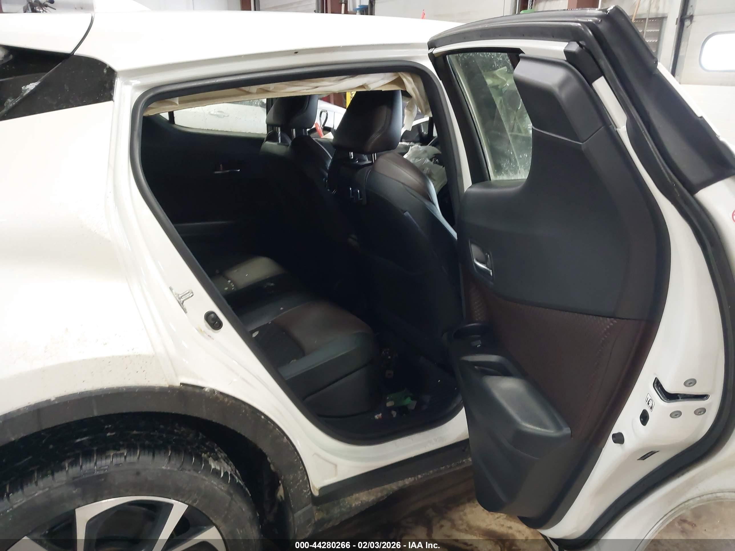 TOYOTA C-HR image 8