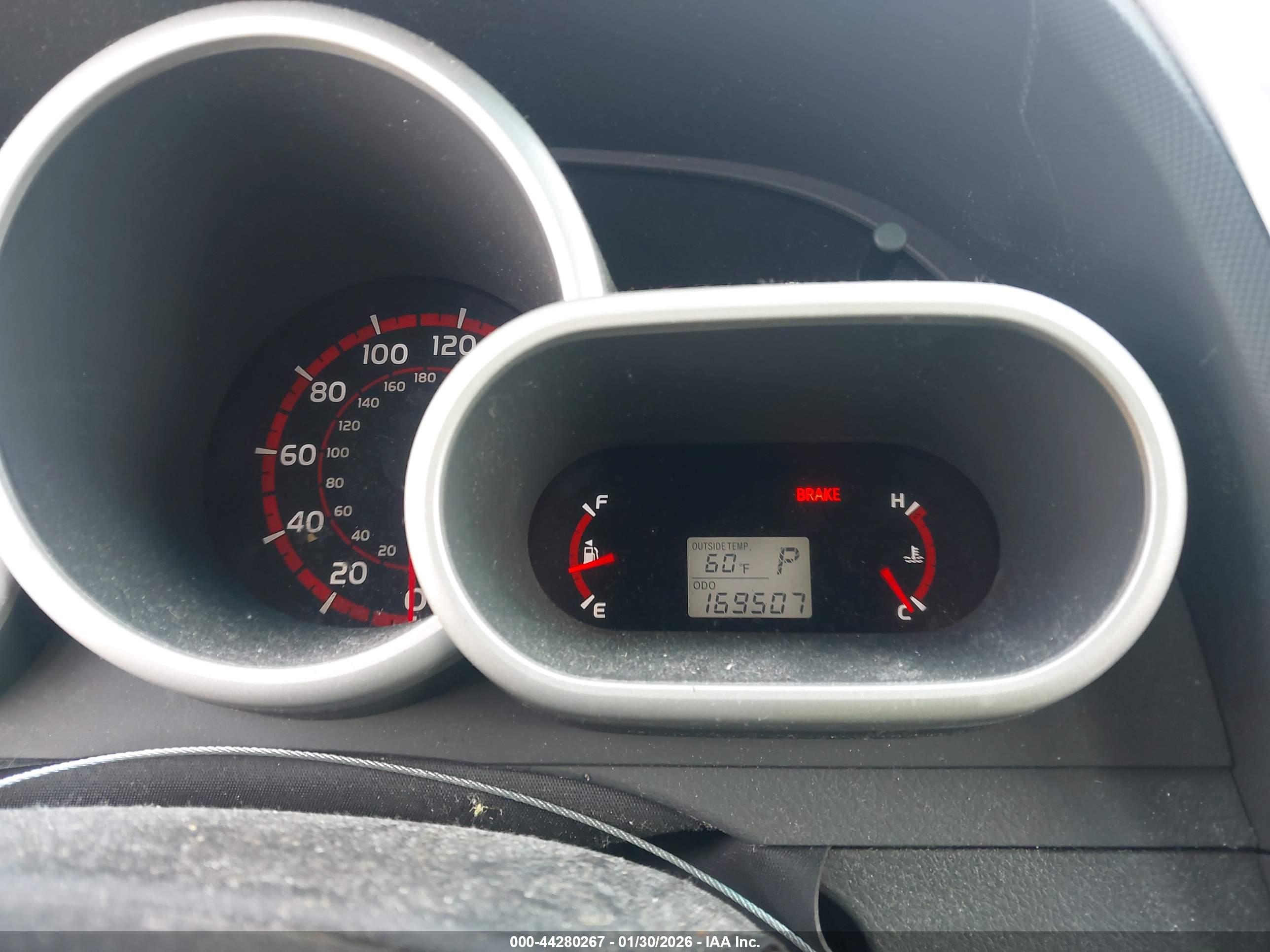 PONTIAC VIBE image 7