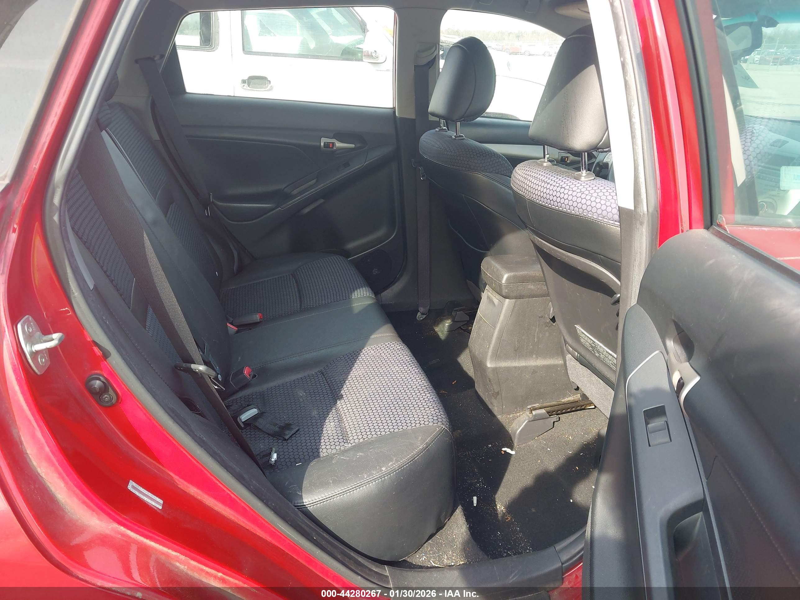 PONTIAC VIBE image 8