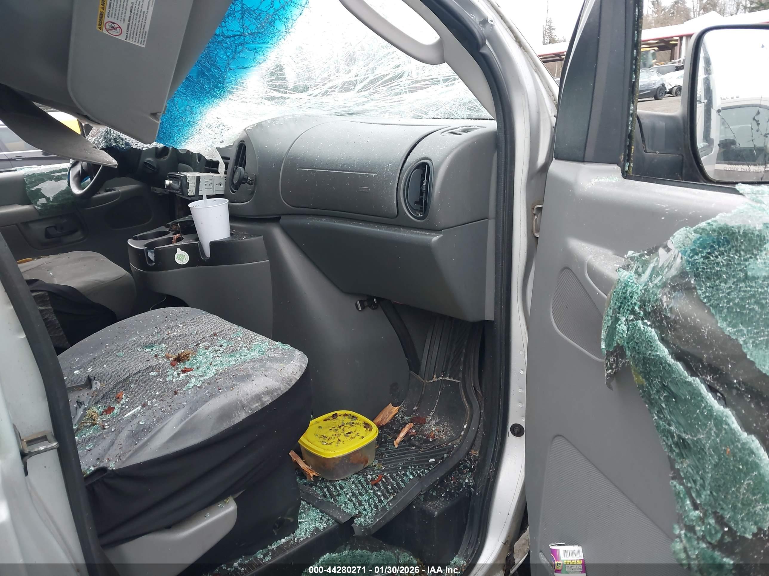 FORD E-150 image 5