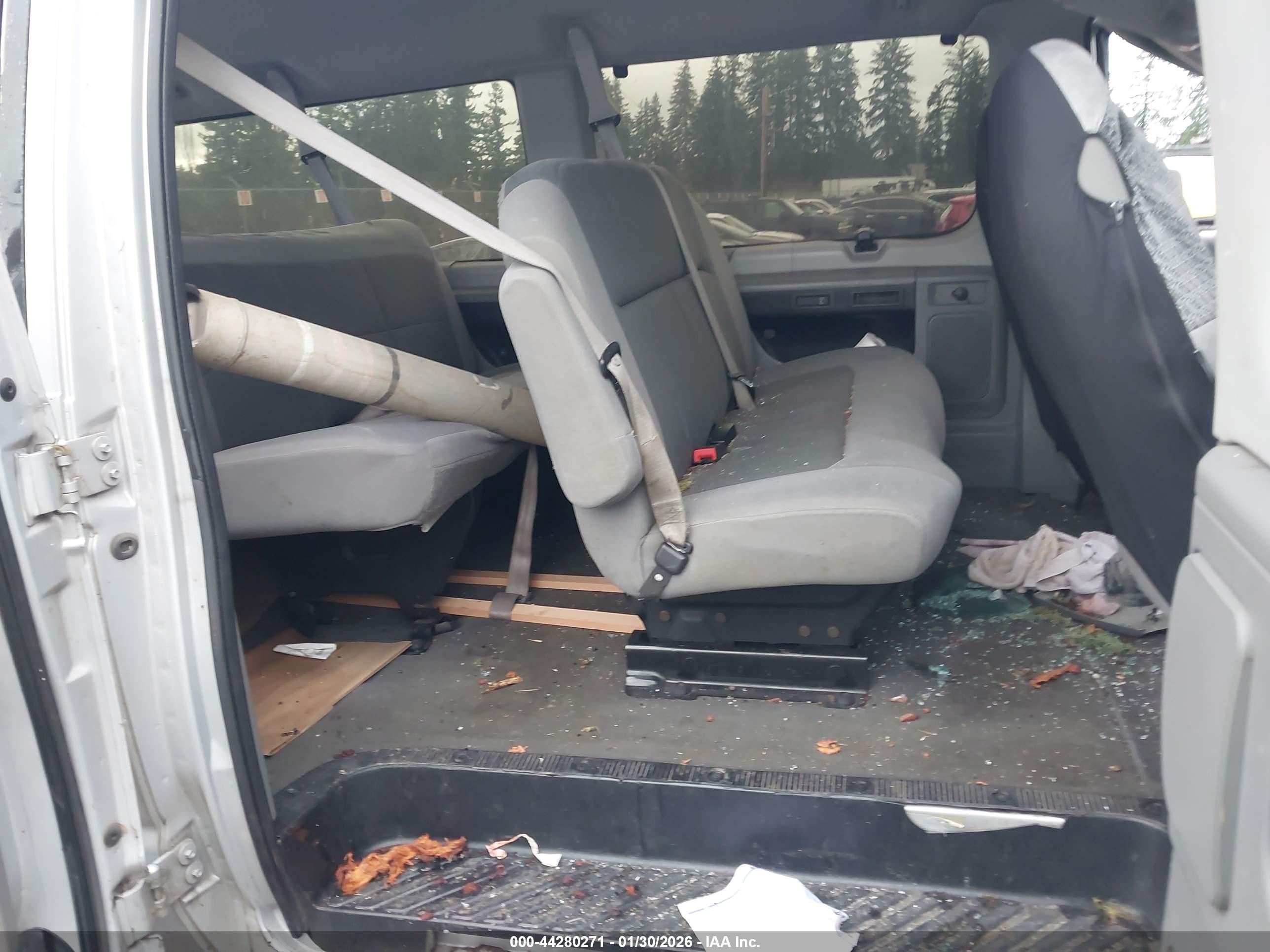 FORD E-150 image 8