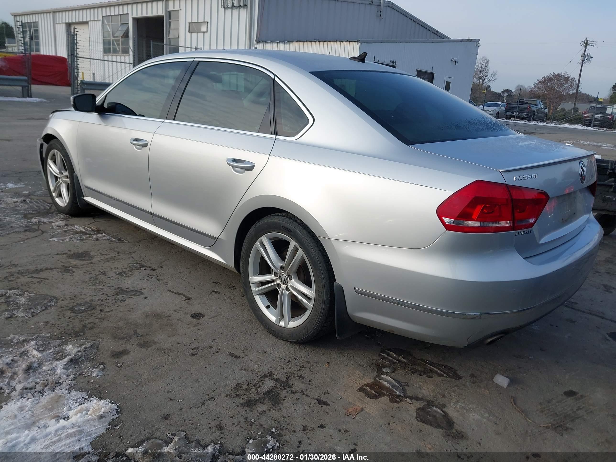 VOLKSWAGEN PASSAT image 3