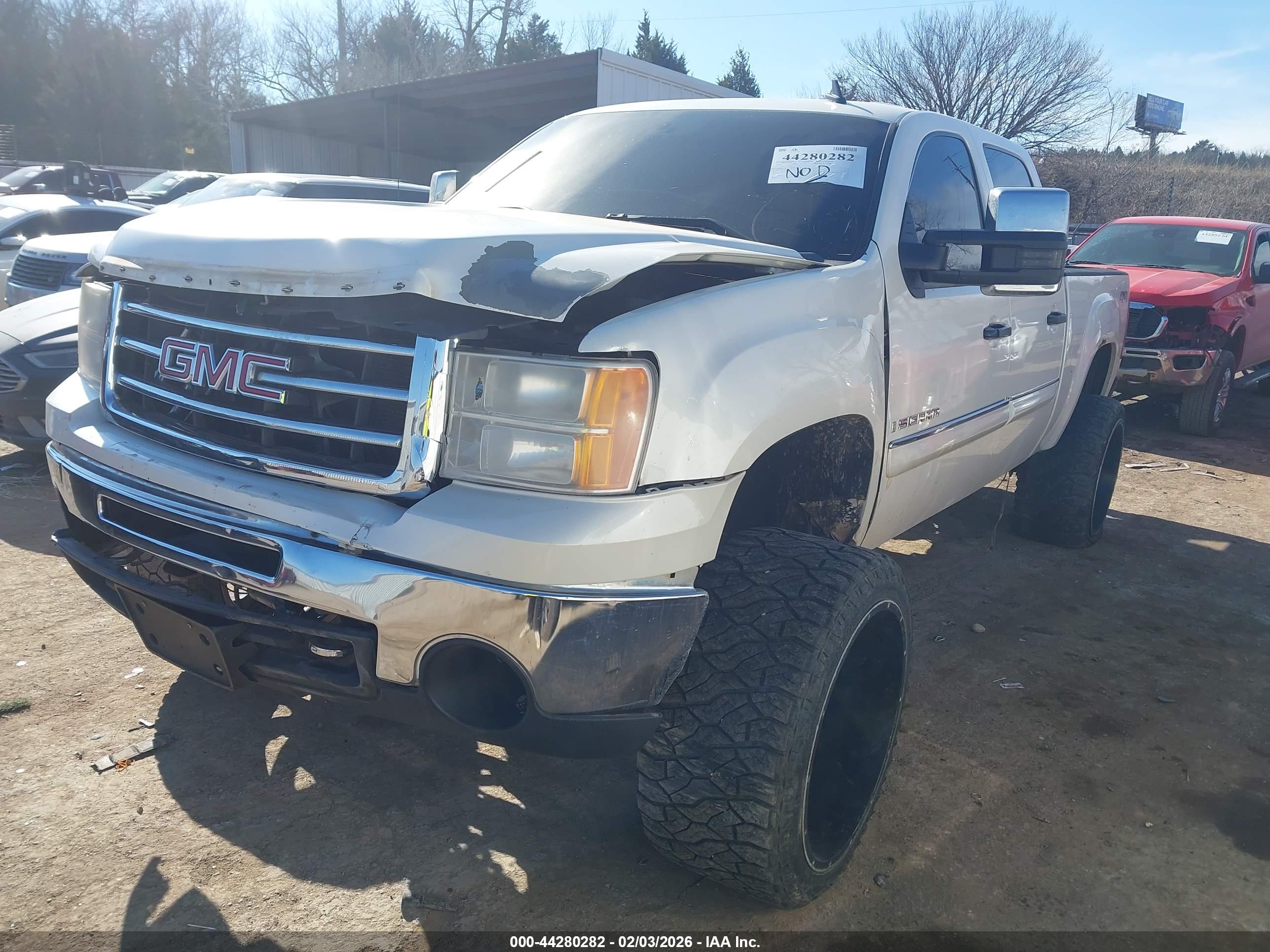 GMC SIERRA image 2