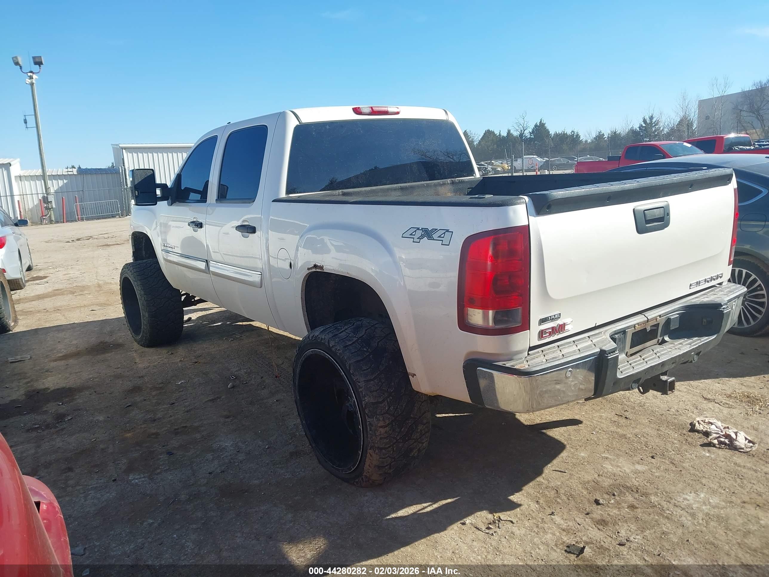 GMC SIERRA image 3