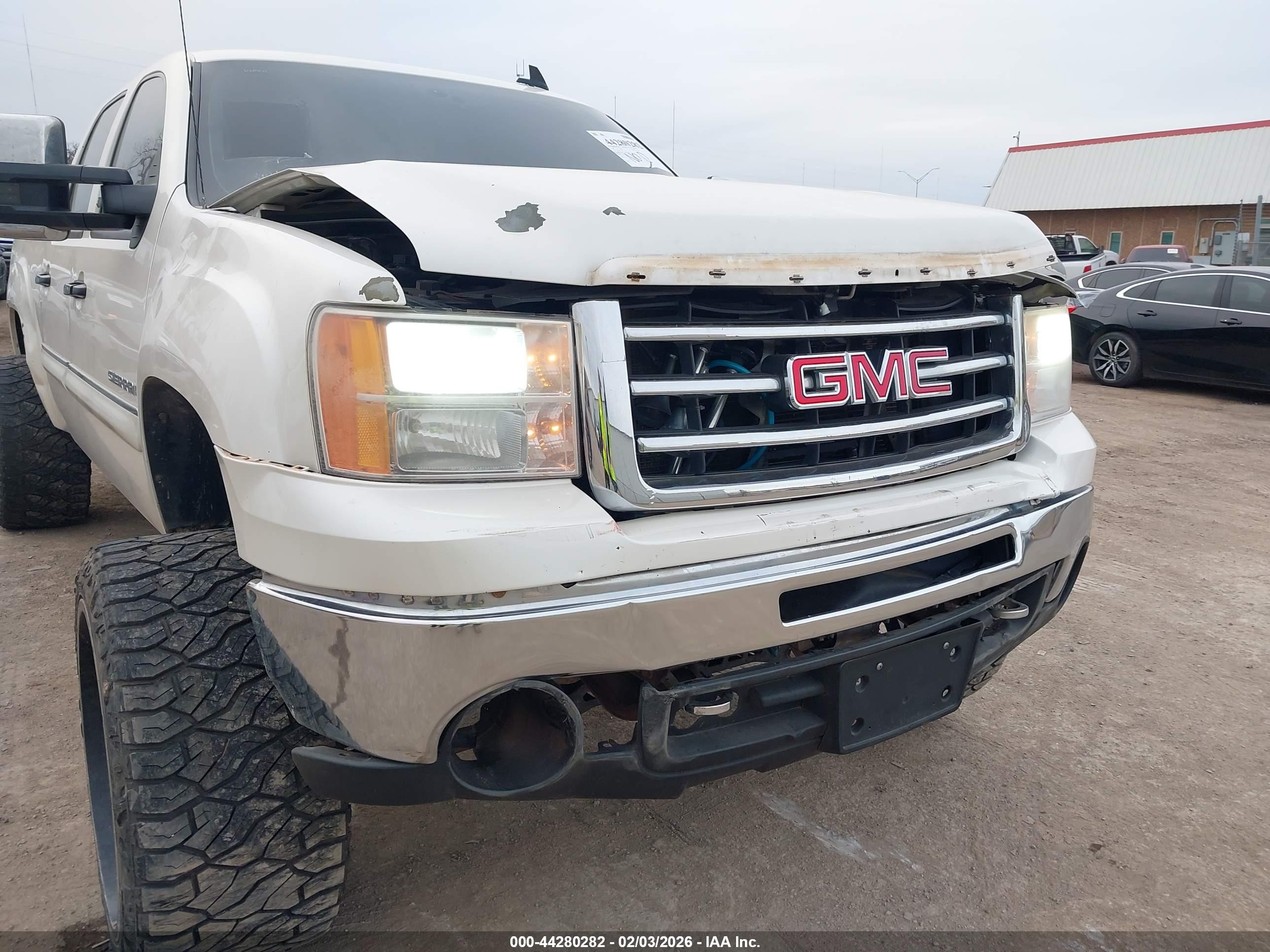 GMC SIERRA image 6