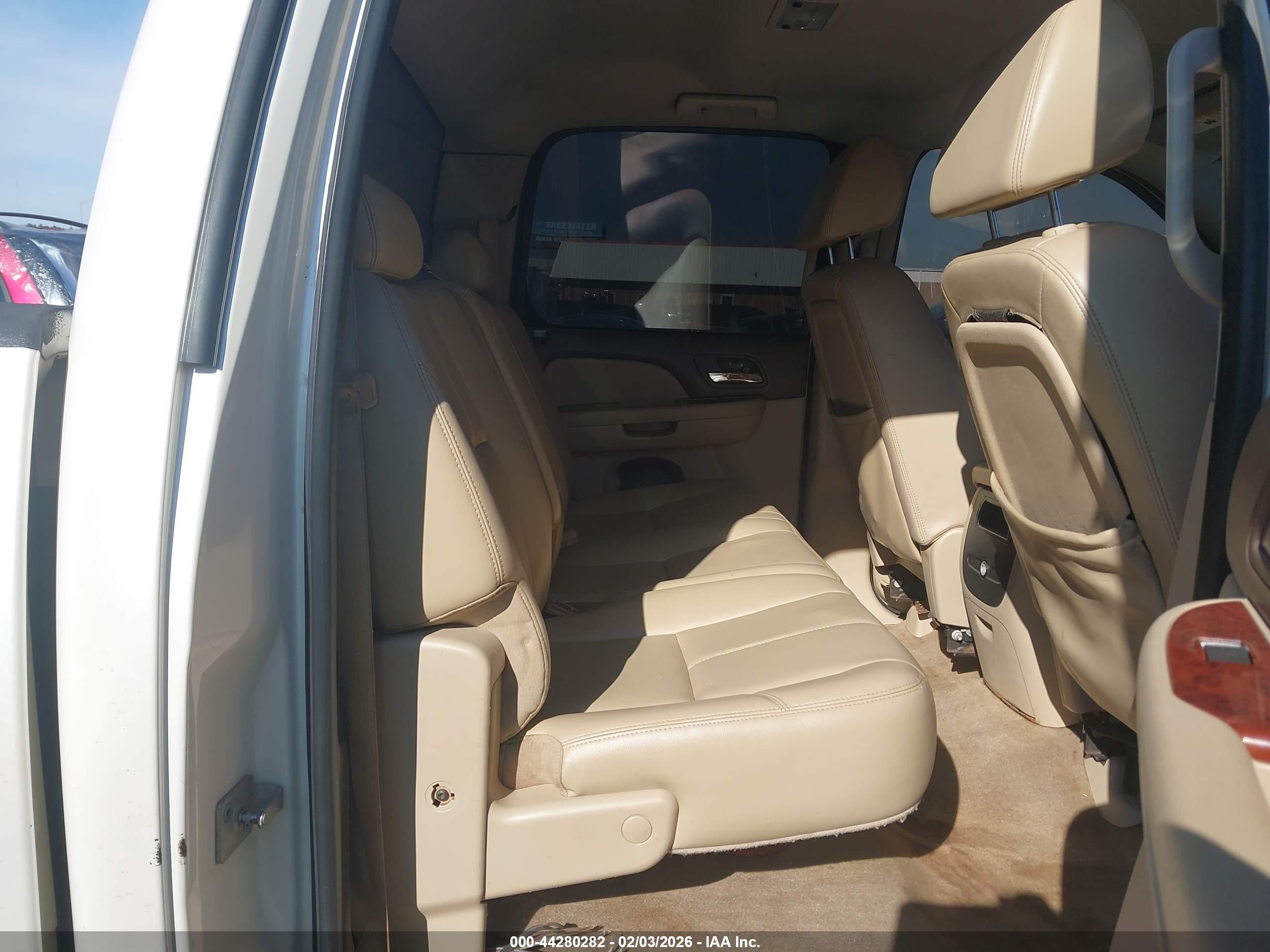 GMC SIERRA image 8