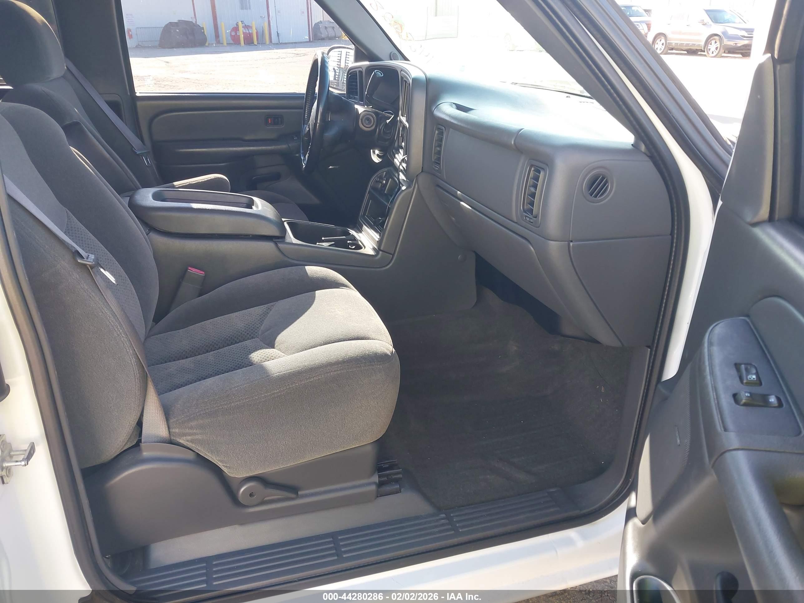 CHEVROLET SILVERADO image 5