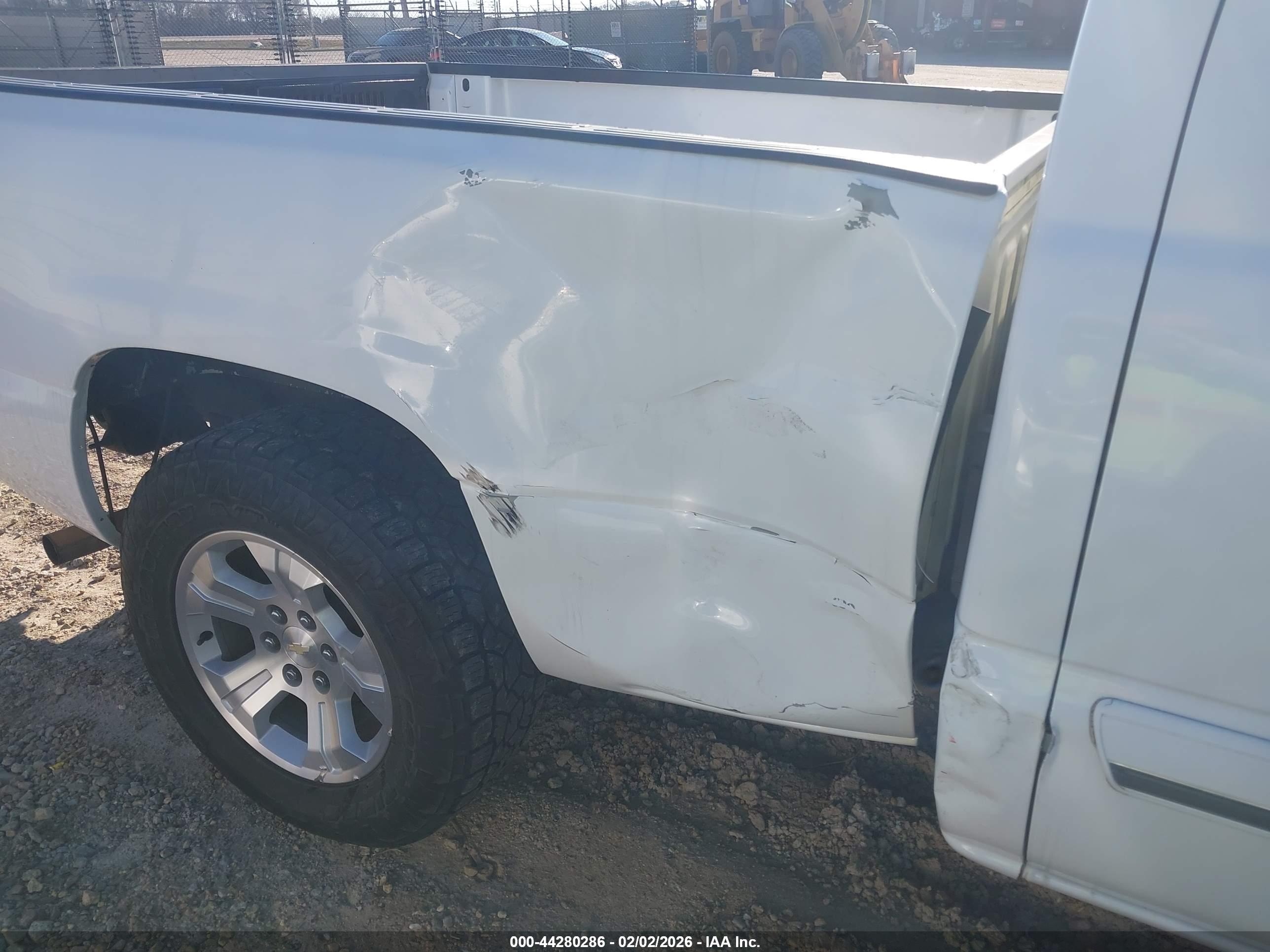 CHEVROLET SILVERADO image 6