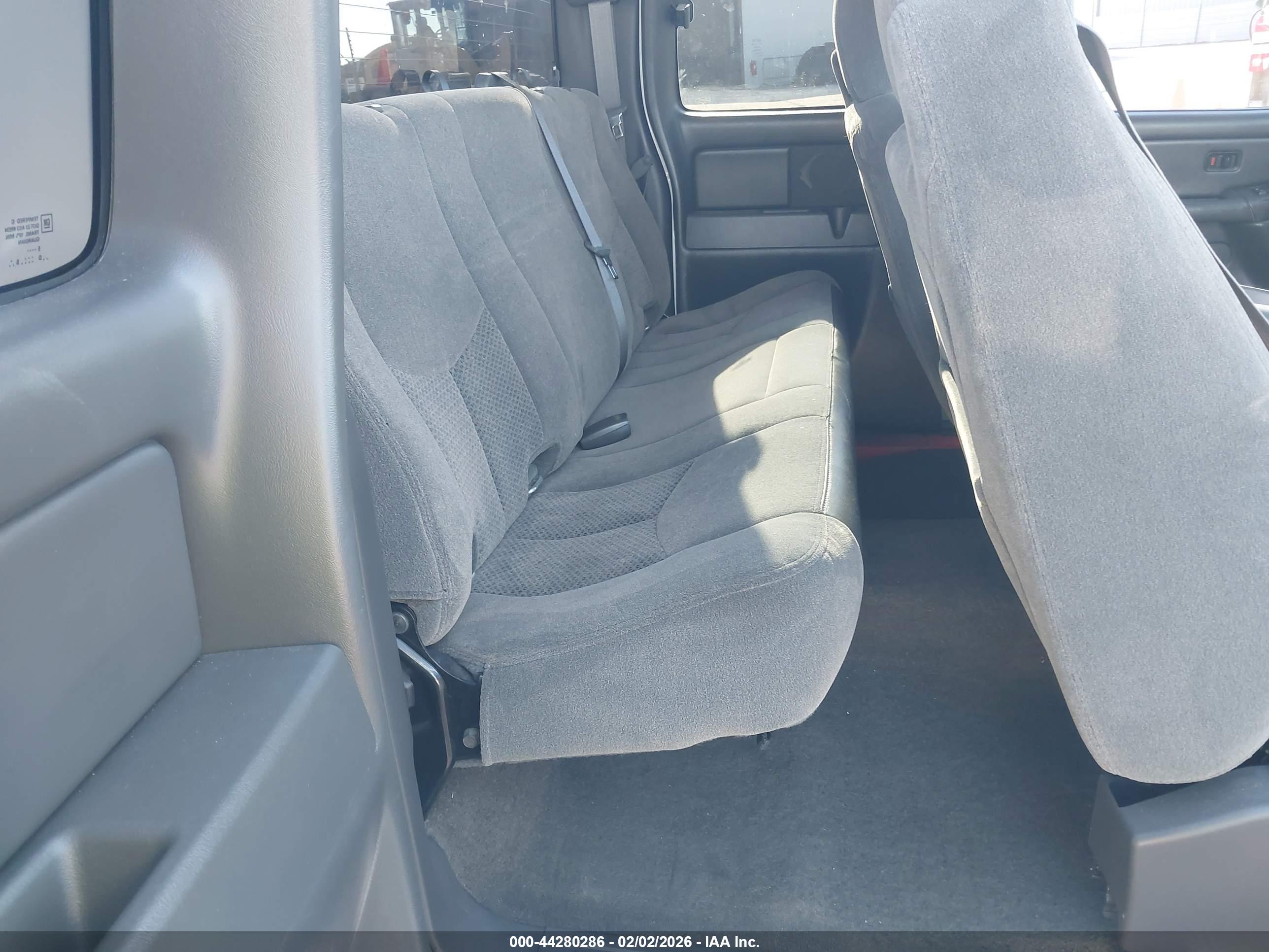 CHEVROLET SILVERADO image 8