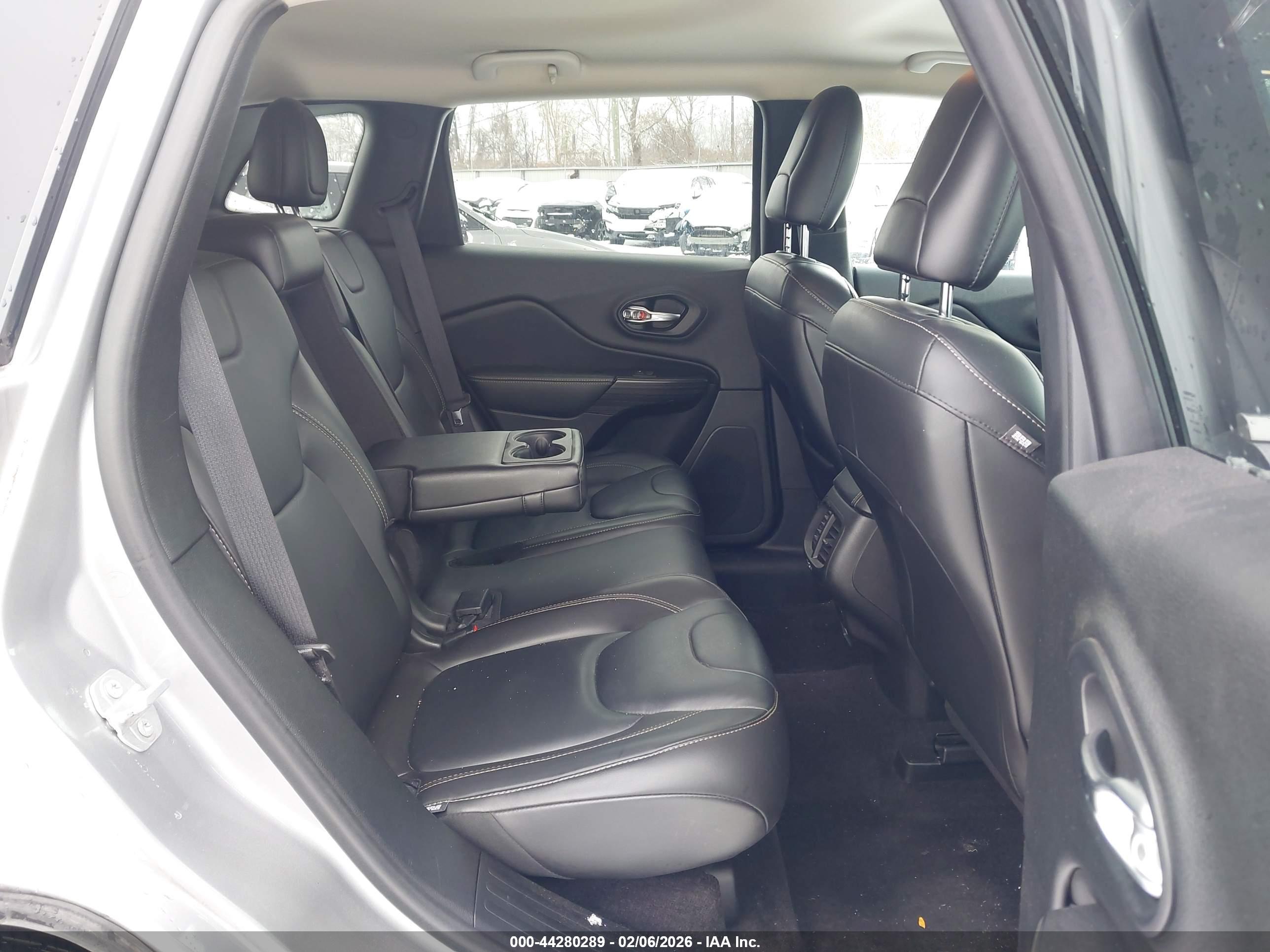 JEEP CHEROKEE image 8