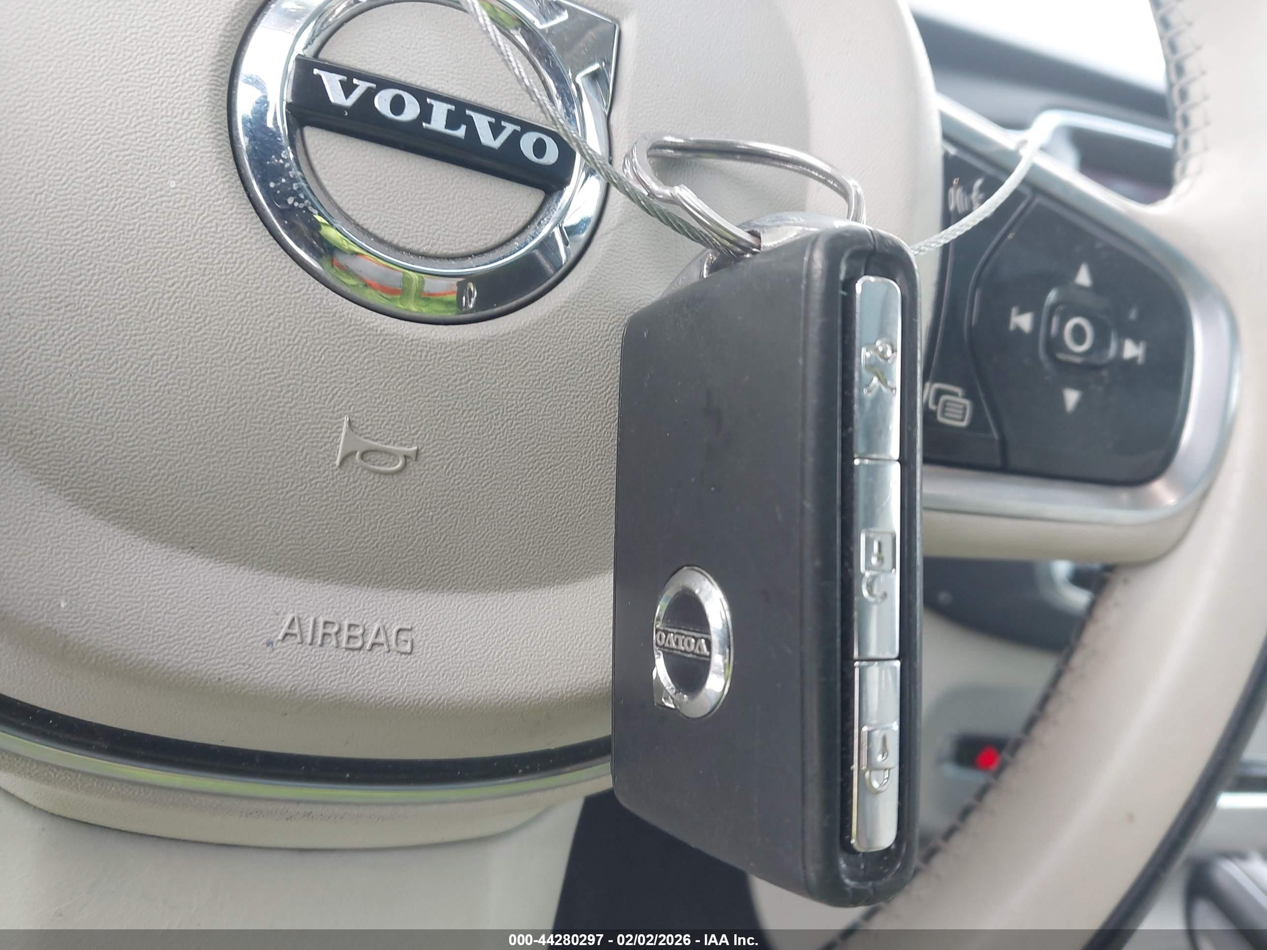 VOLVO XC90 image 11