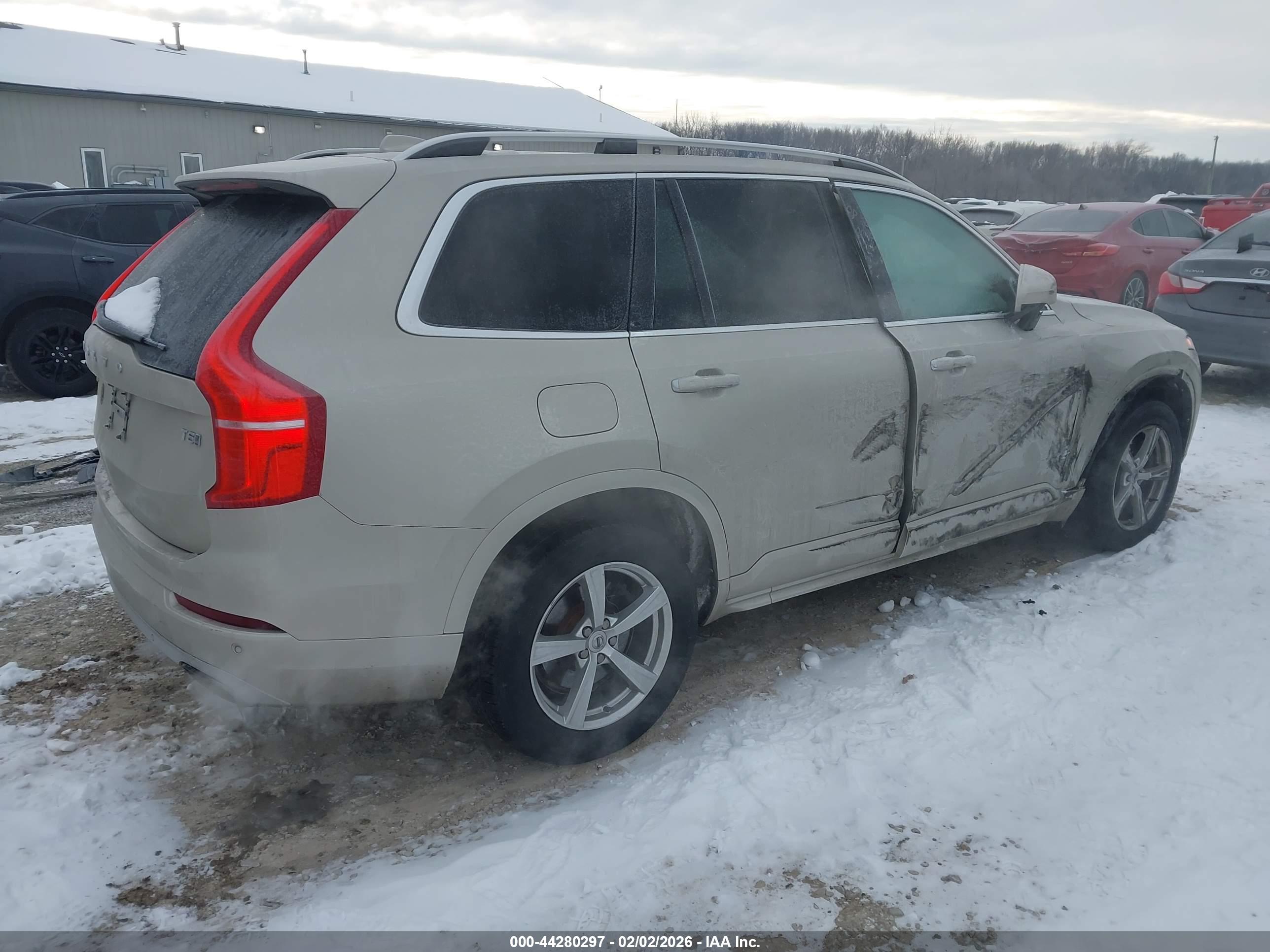 VOLVO XC90 image 4
