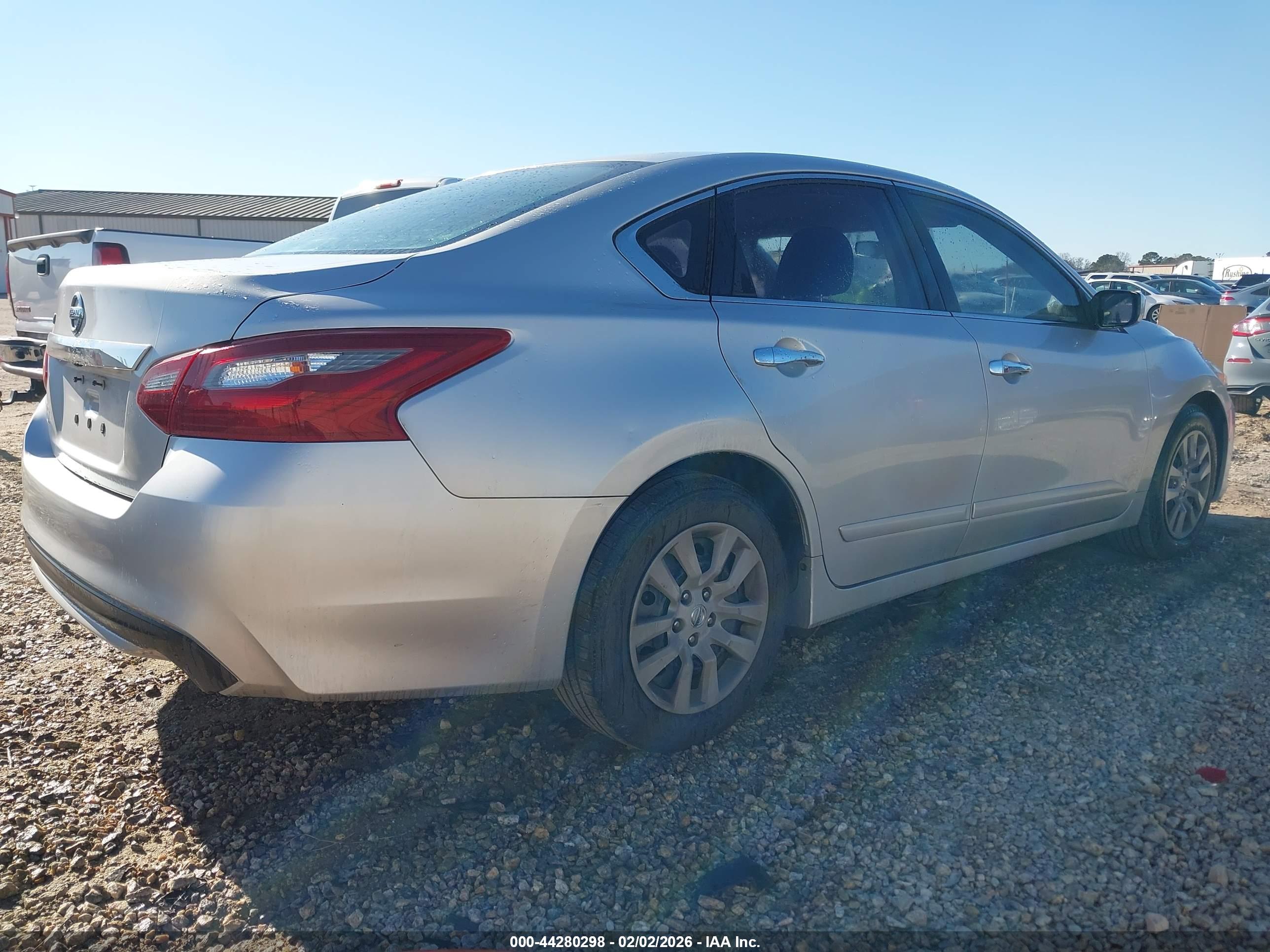 NISSAN ALTIMA image 4
