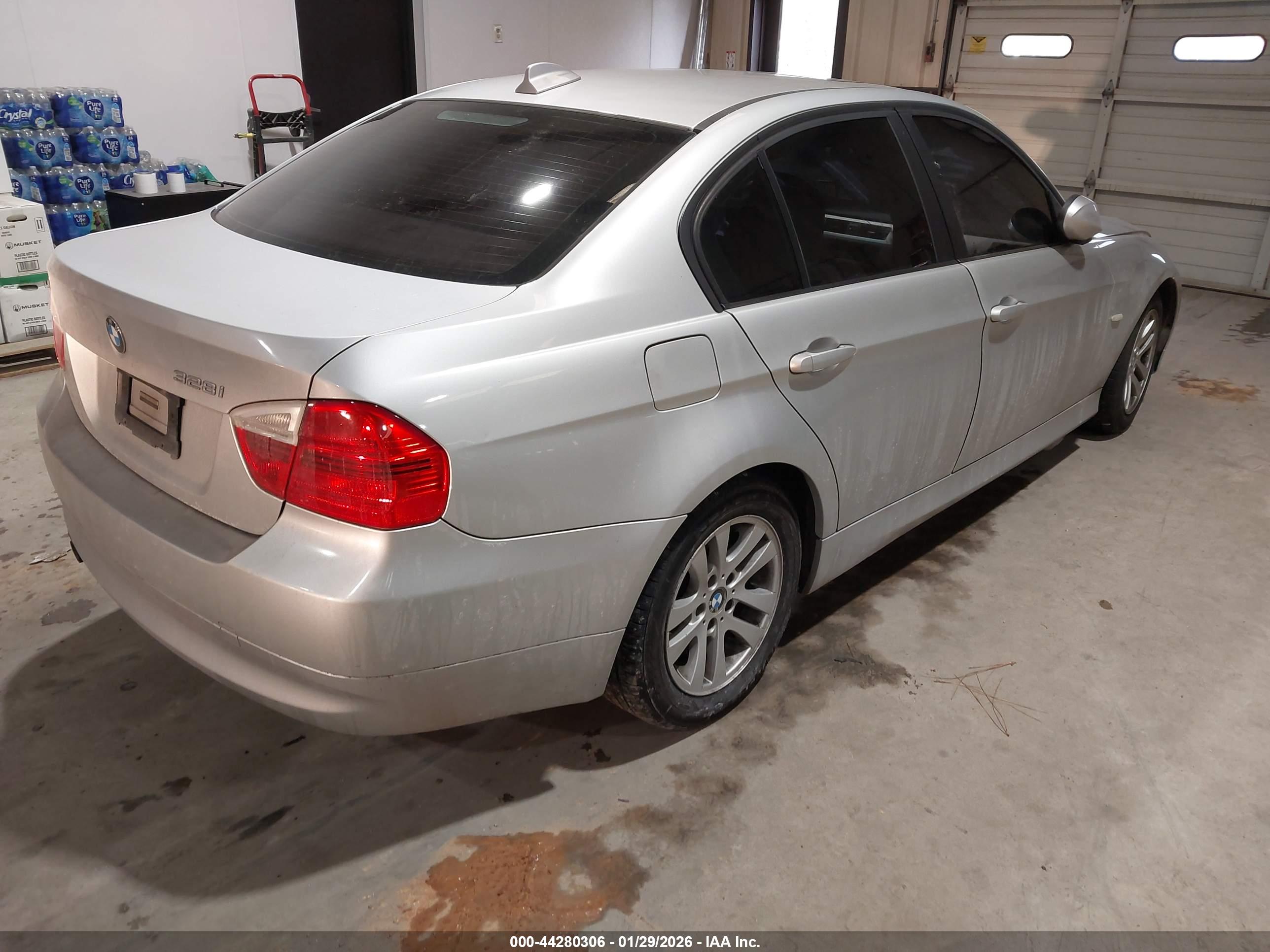 BMW 328I image 4