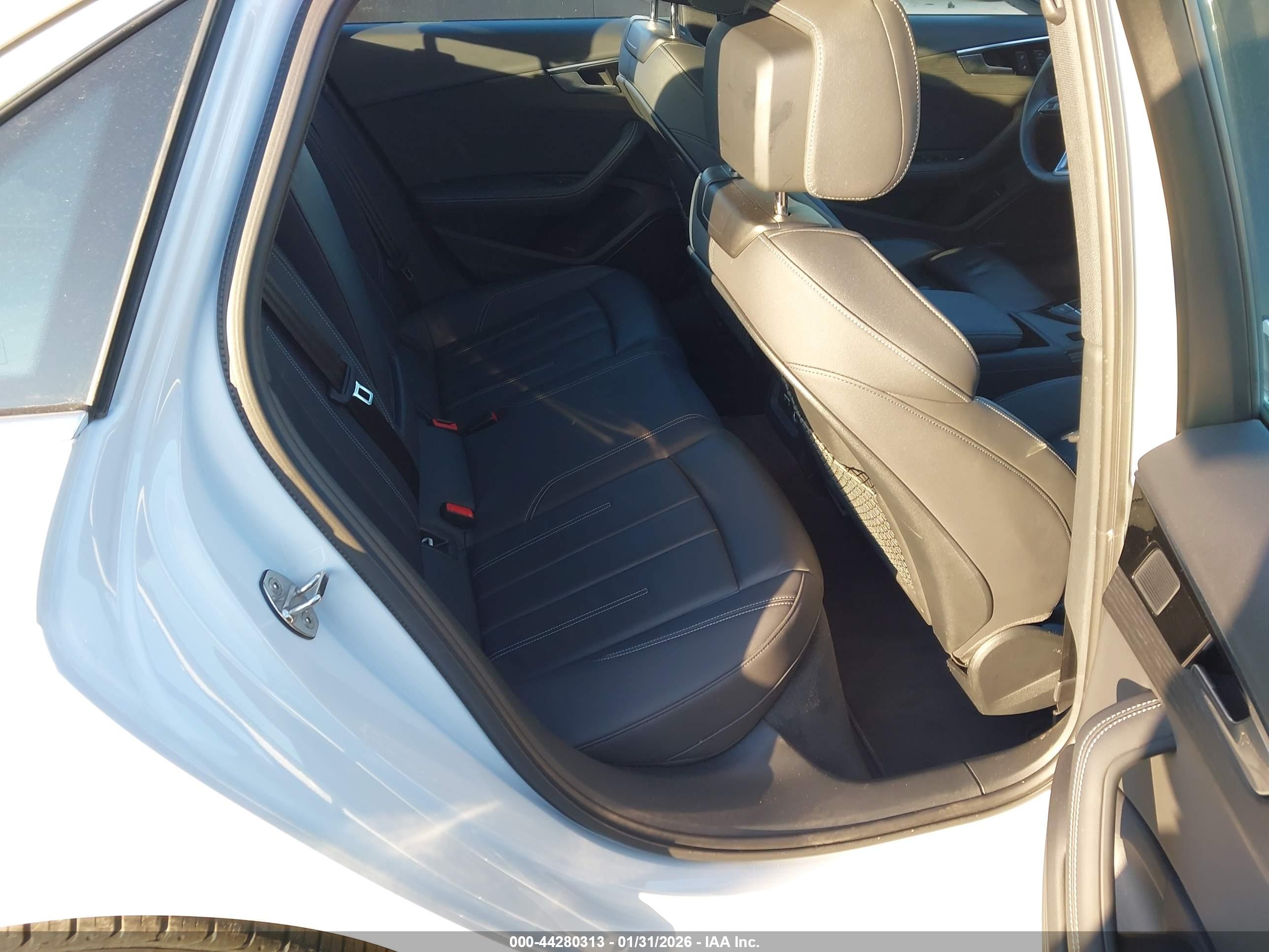 AUDI A4 image 8