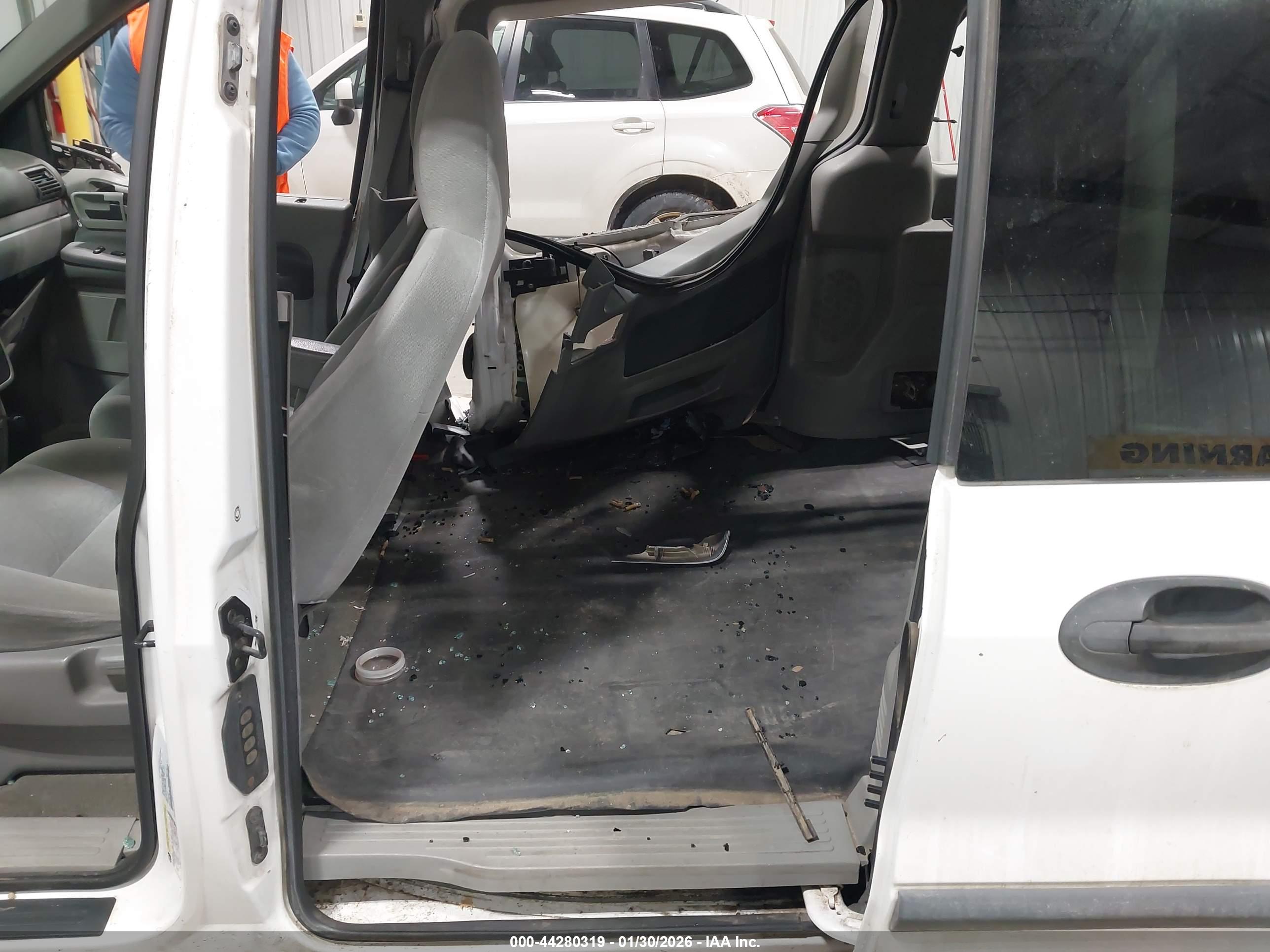 FORD FREESTAR image 8