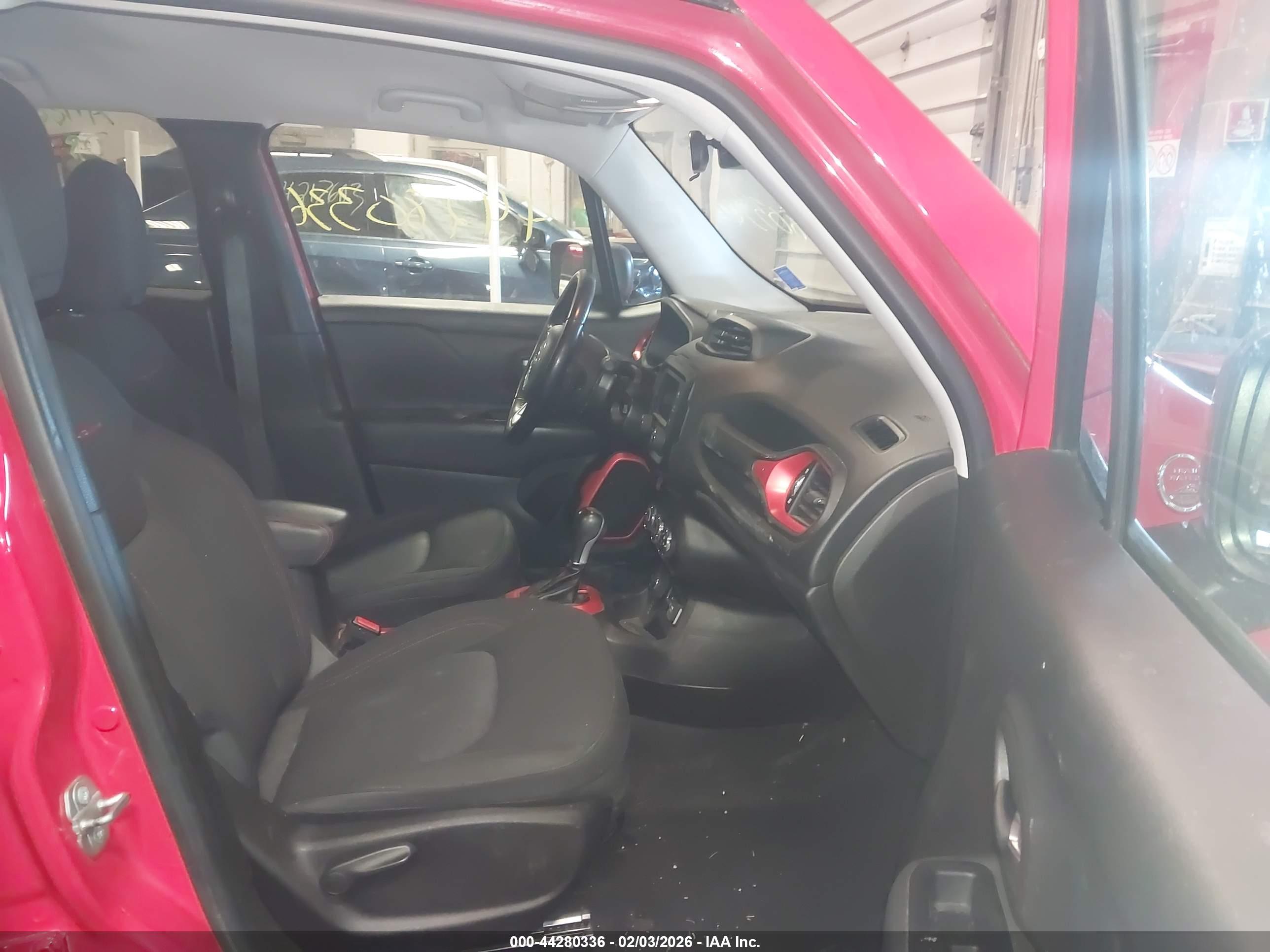JEEP RENEGADE image 5